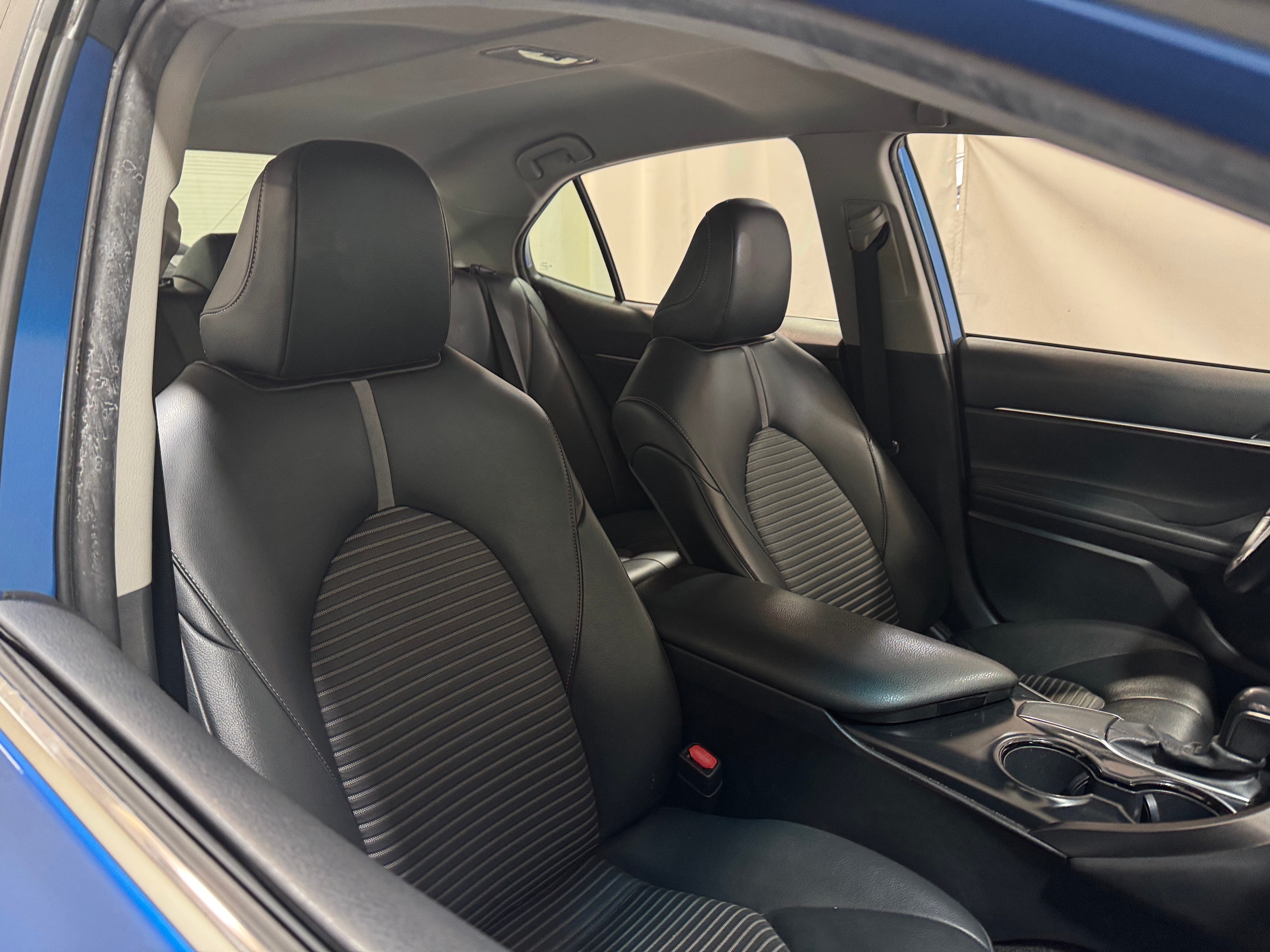 2020 Toyota Camry SE 2