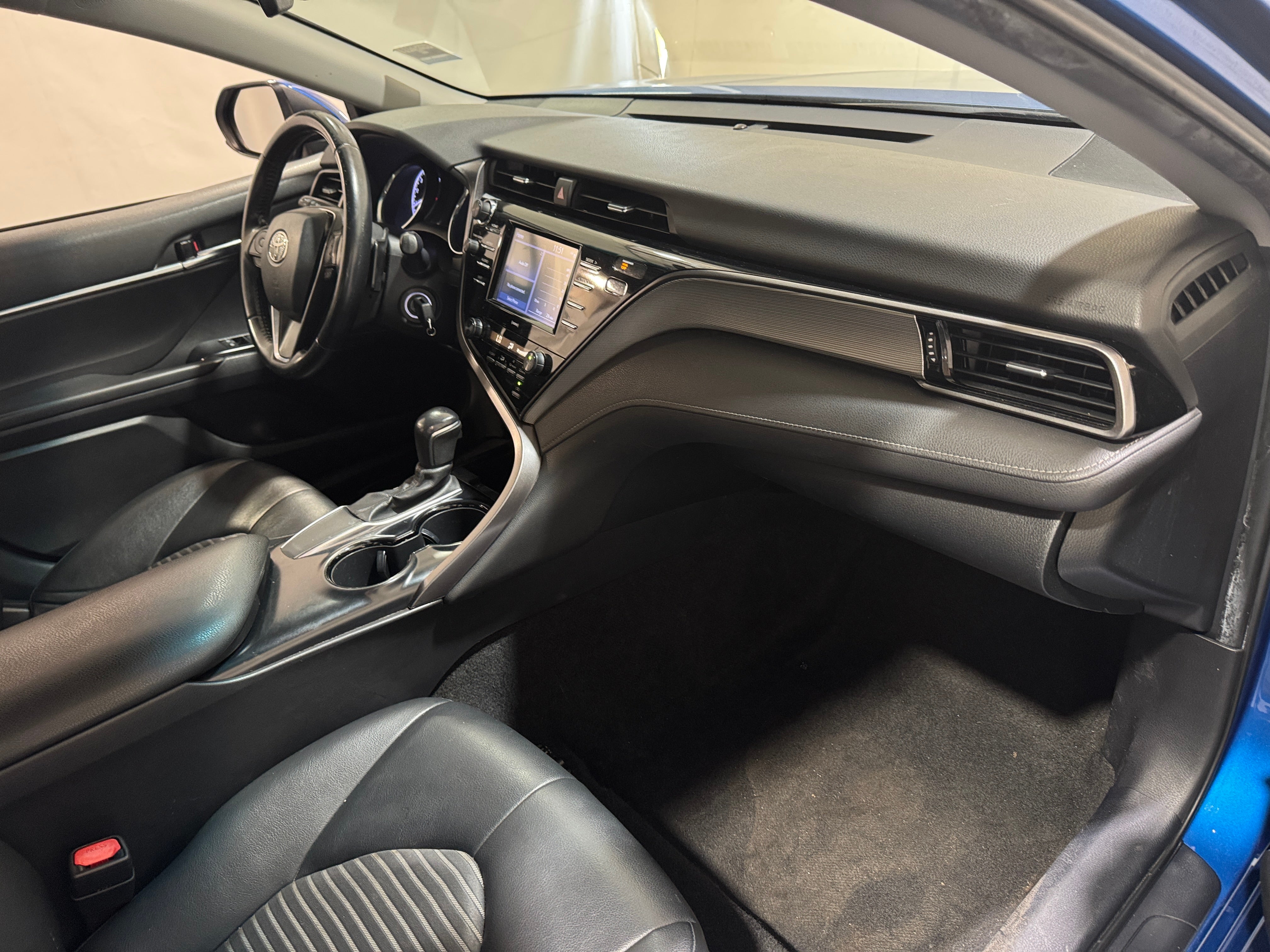 2020 Toyota Camry SE 3