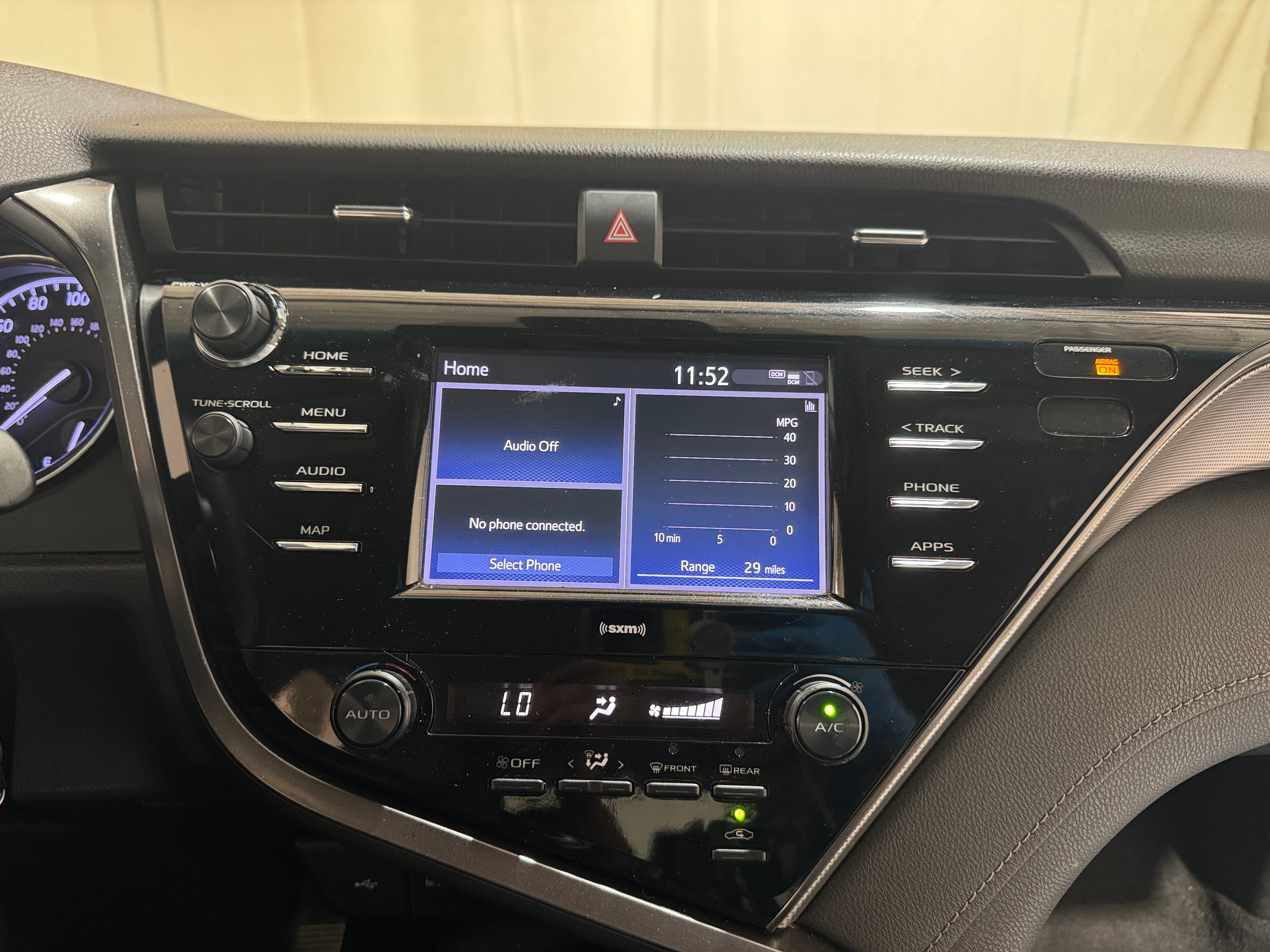 2020 Toyota Camry SE 4
