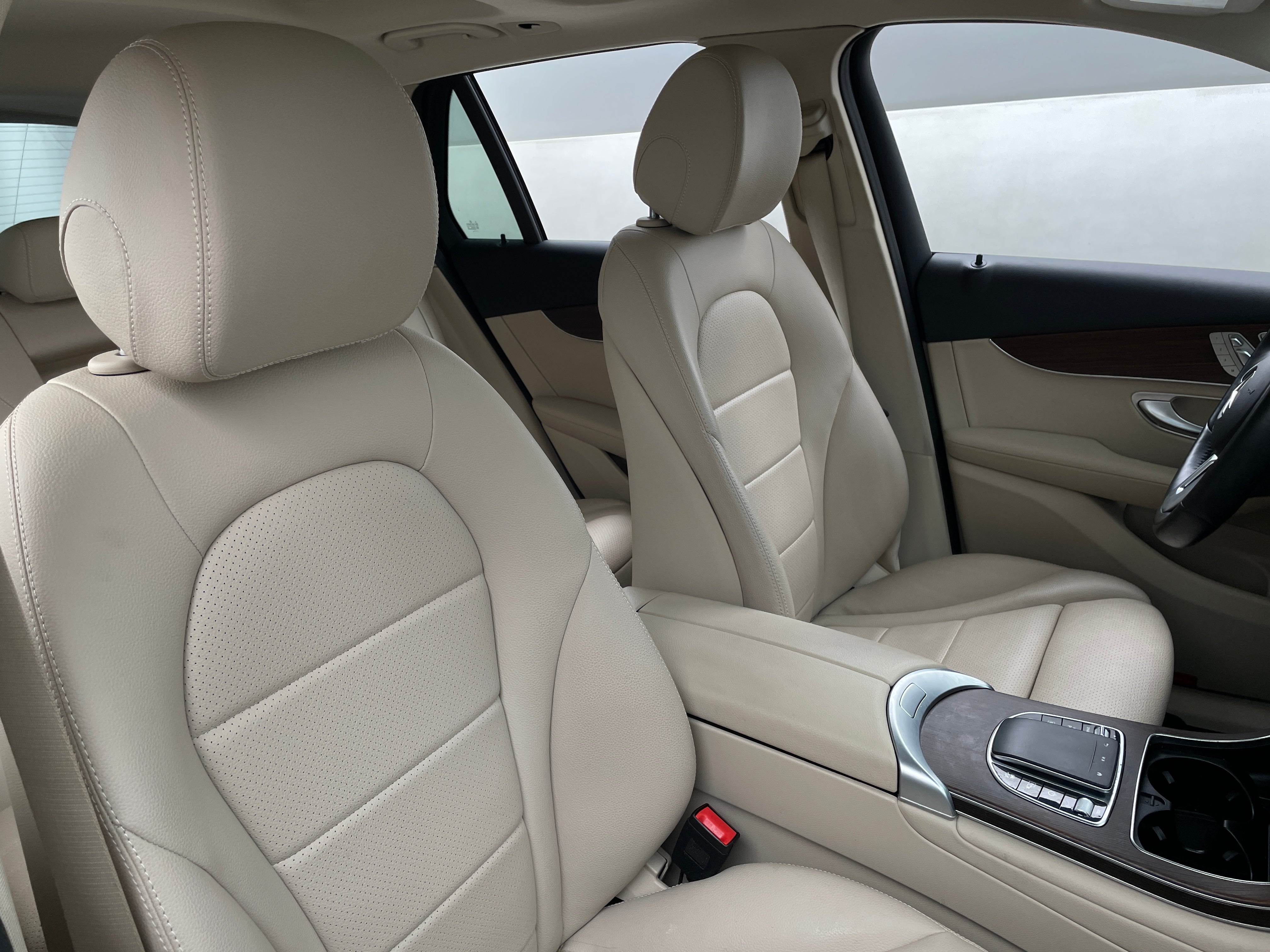 2022 Mercedes-Benz GLC 300 2