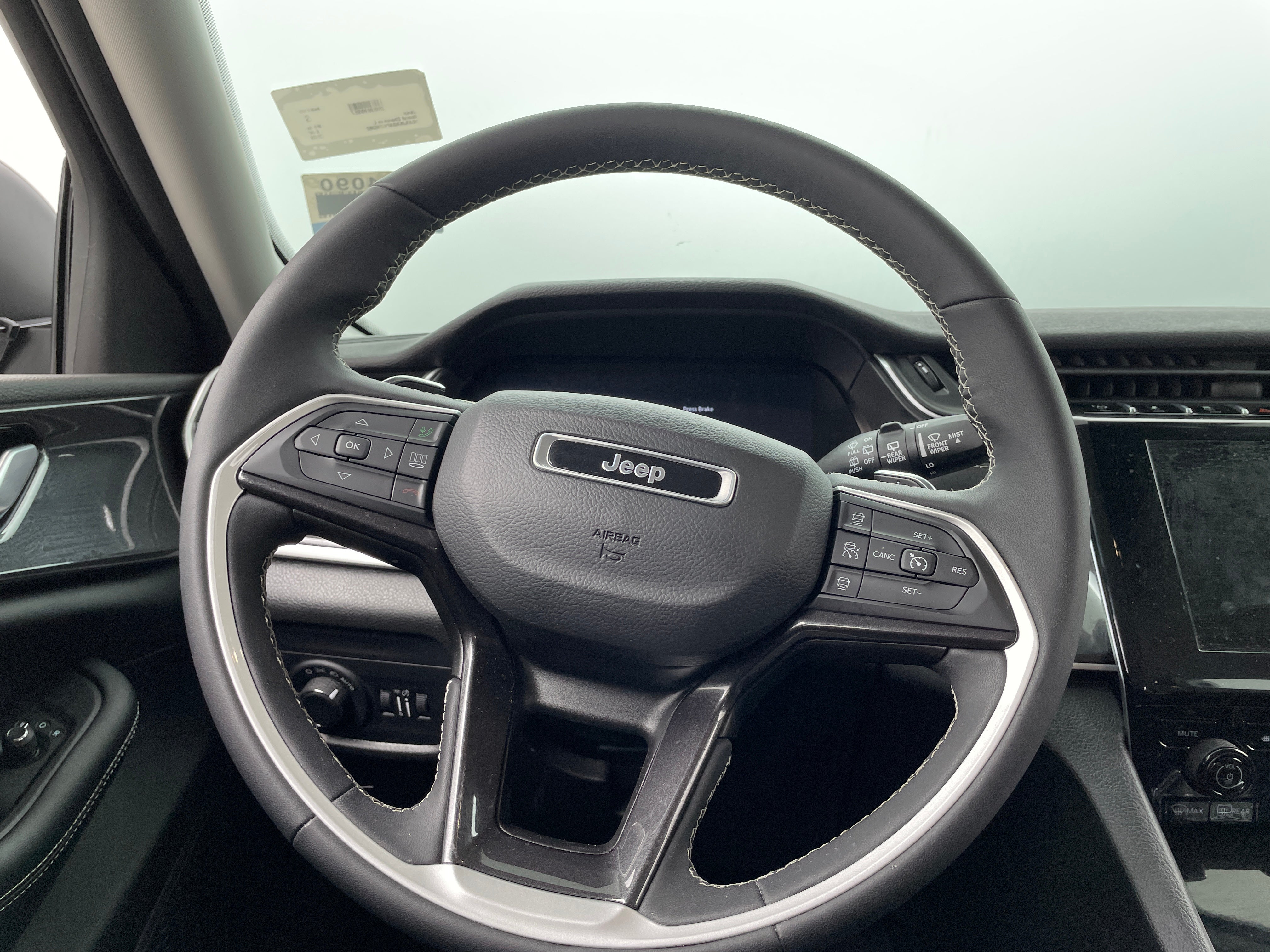 2023 Jeep Grand Cherokee L Laredo 5