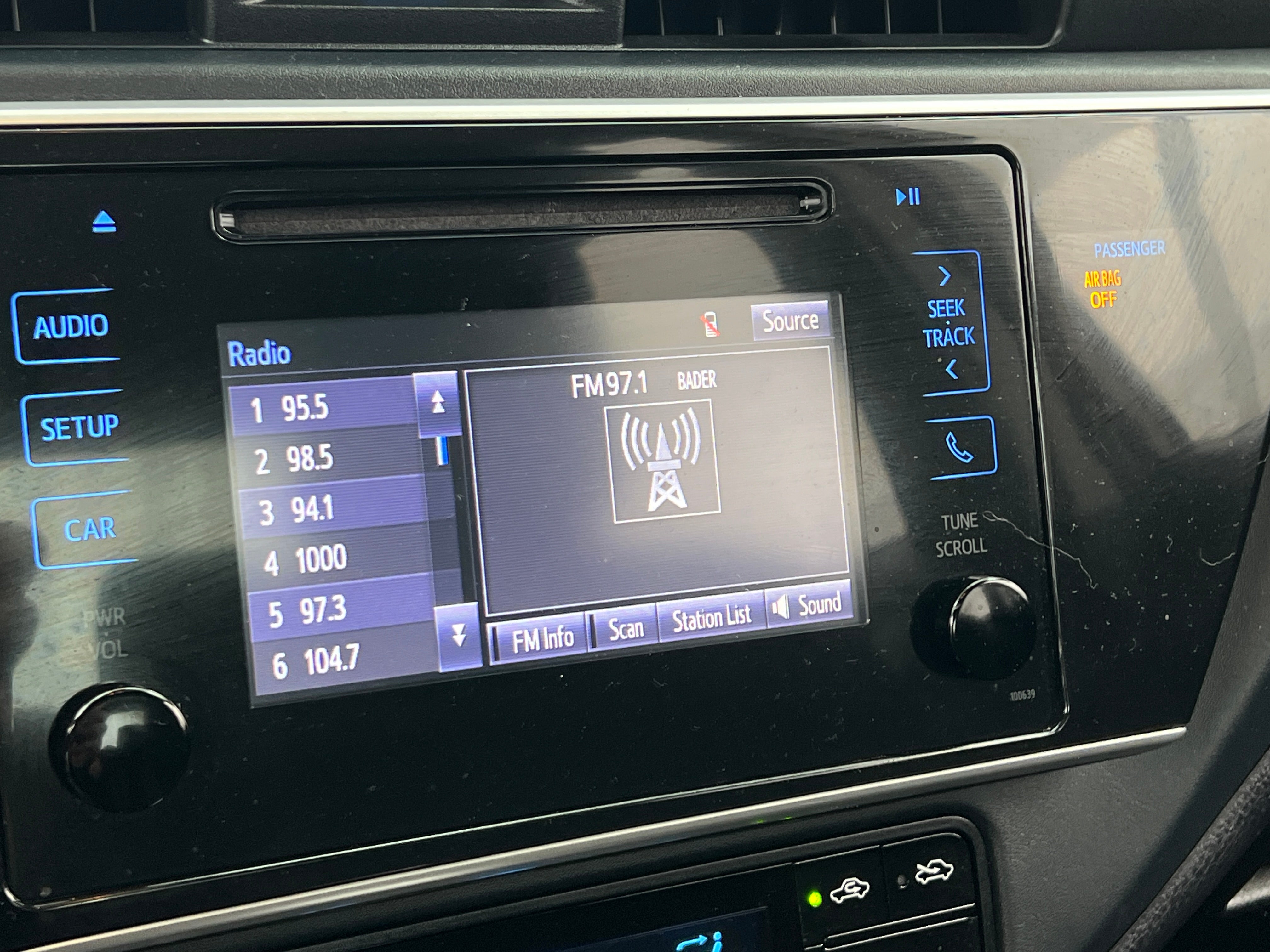 2019 Toyota Corolla LE 4