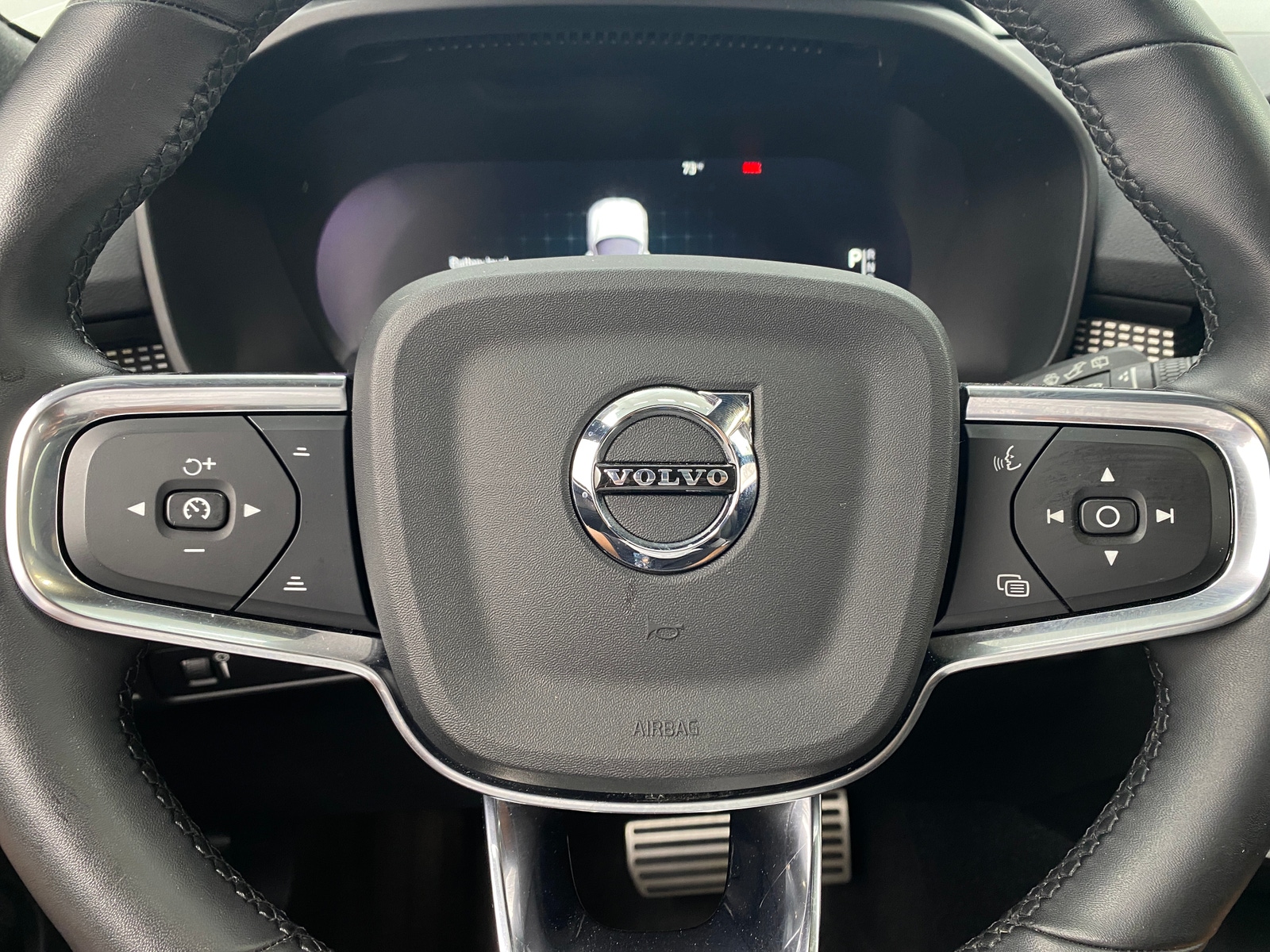 Thumbnail: 2022 Volvo XC40 - 5