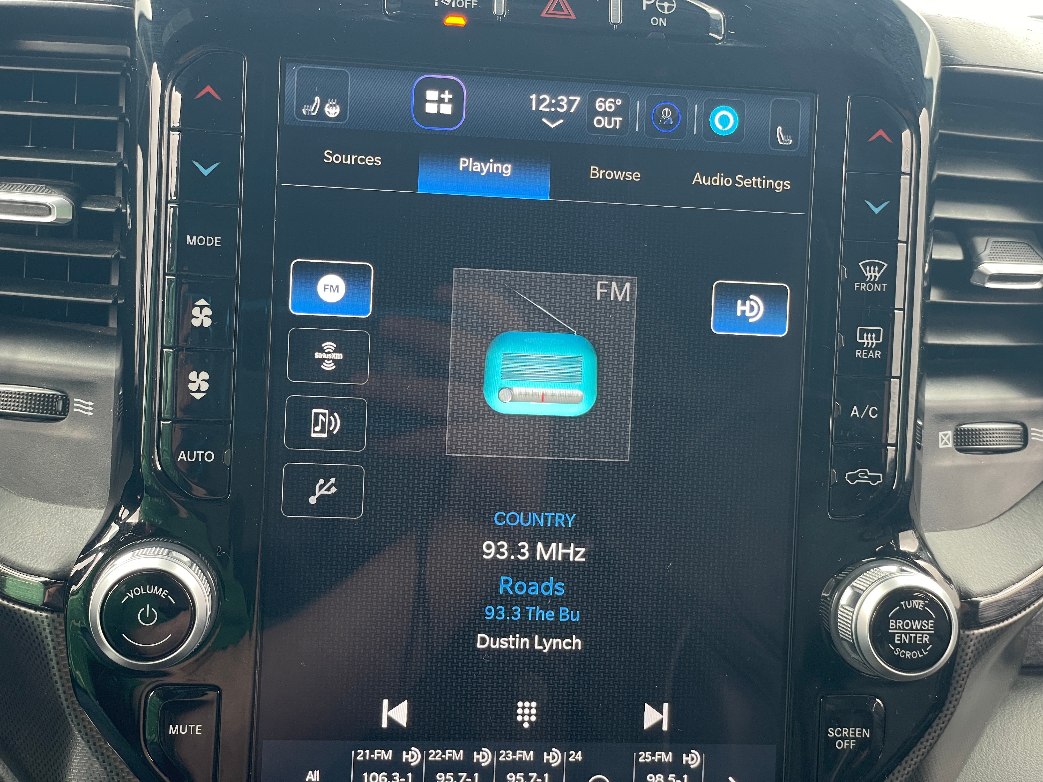 2023 RAM 1500 Limited 3