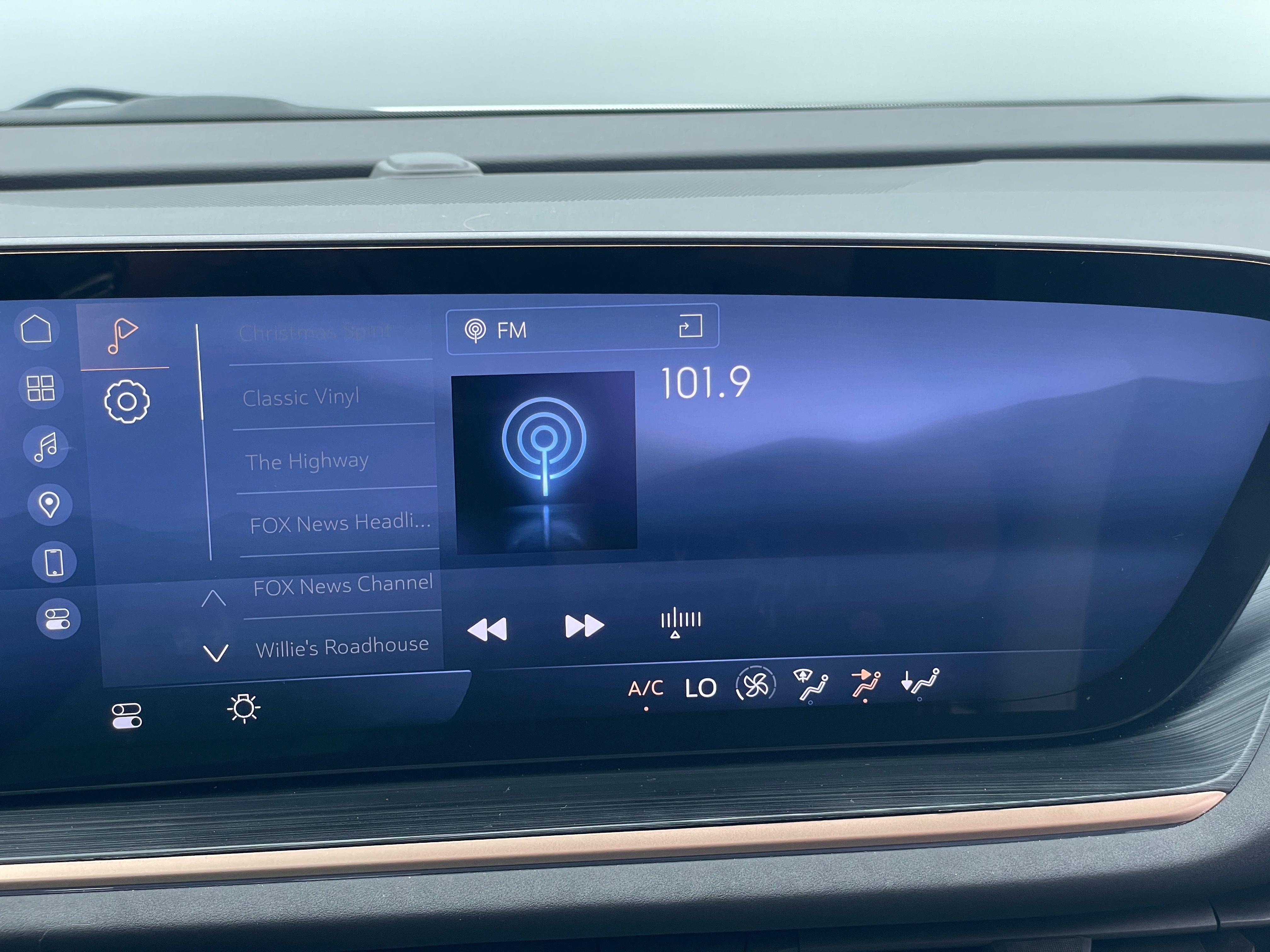 2024 Buick Envision Sport Touring 3