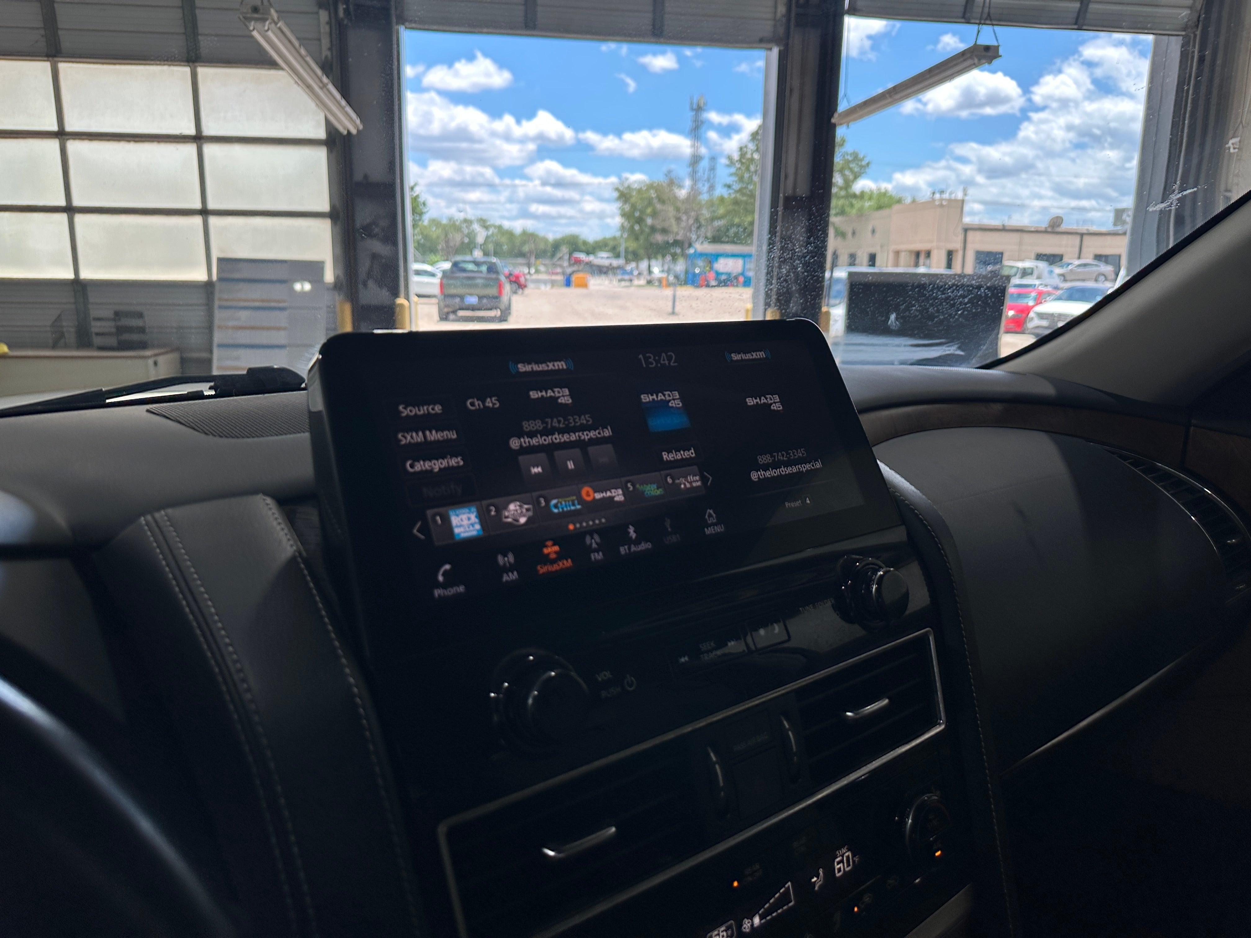 2023 Nissan Armada SL 3