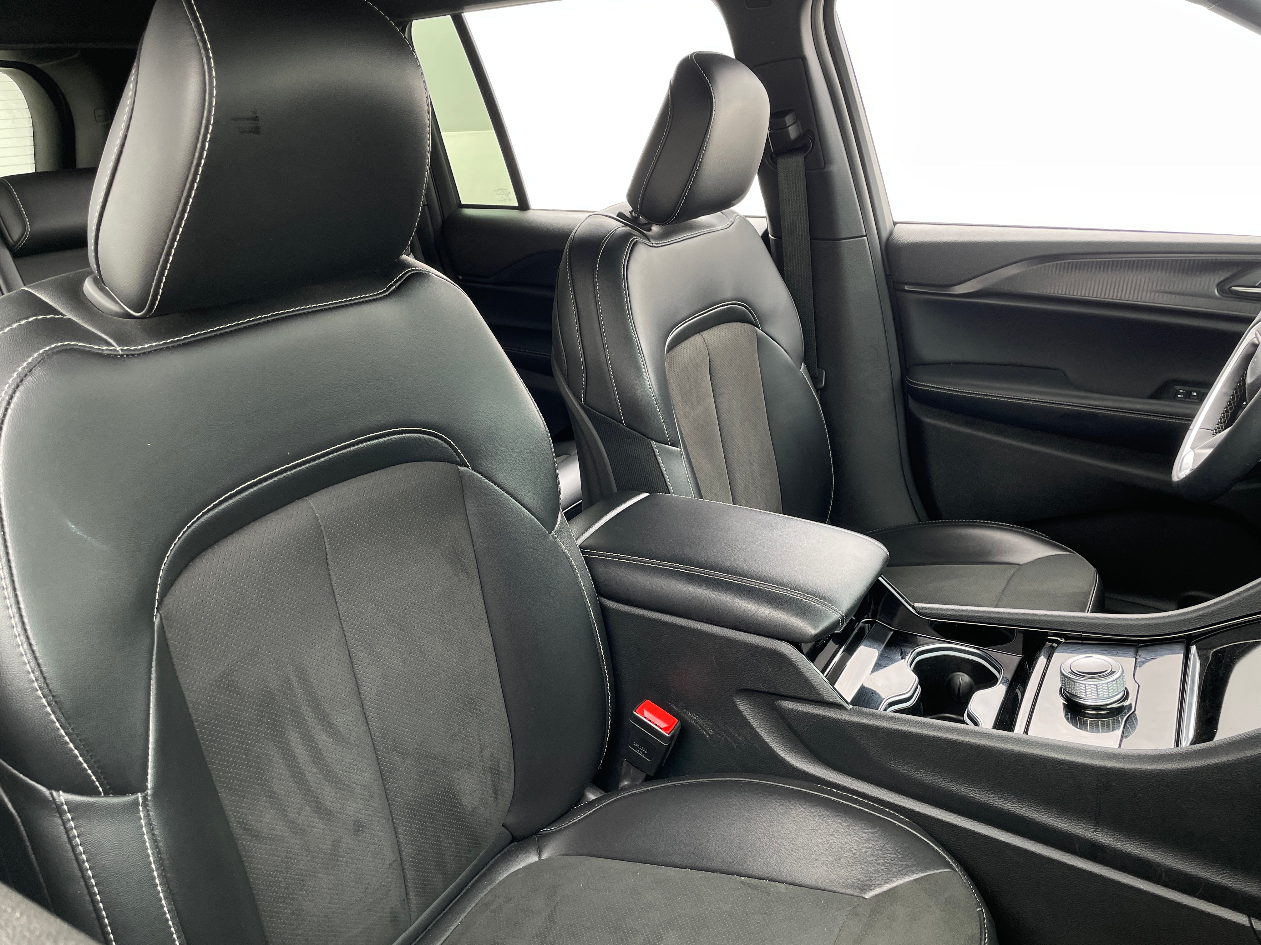 2023 Jeep Grand Cherokee Altitude 2