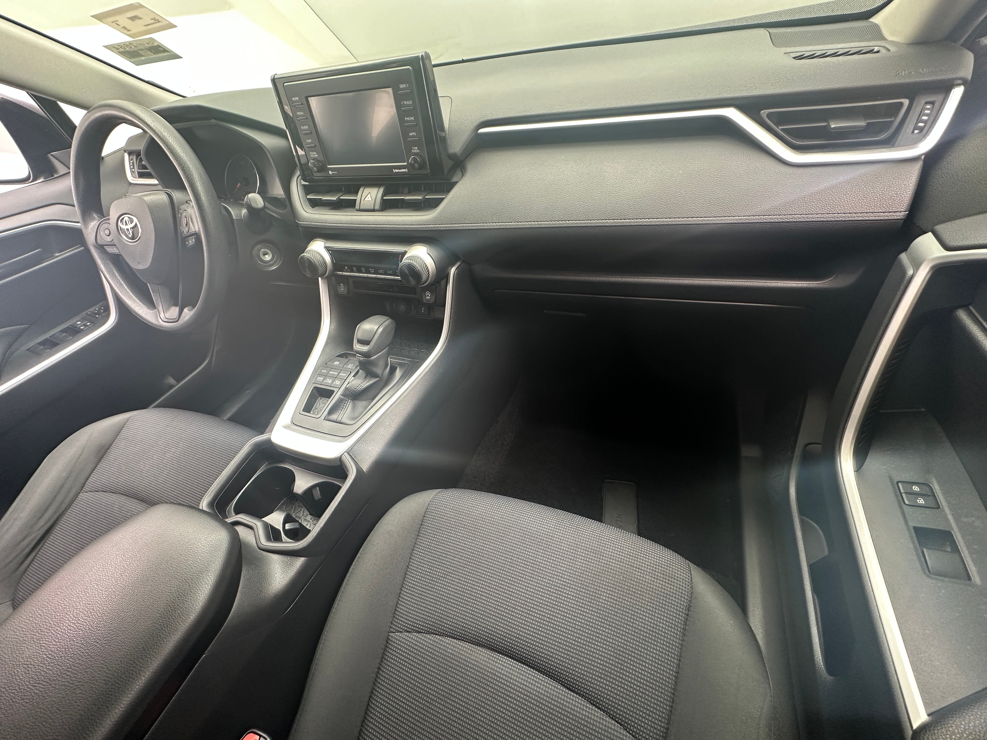 2020 Toyota RAV4 LE 3