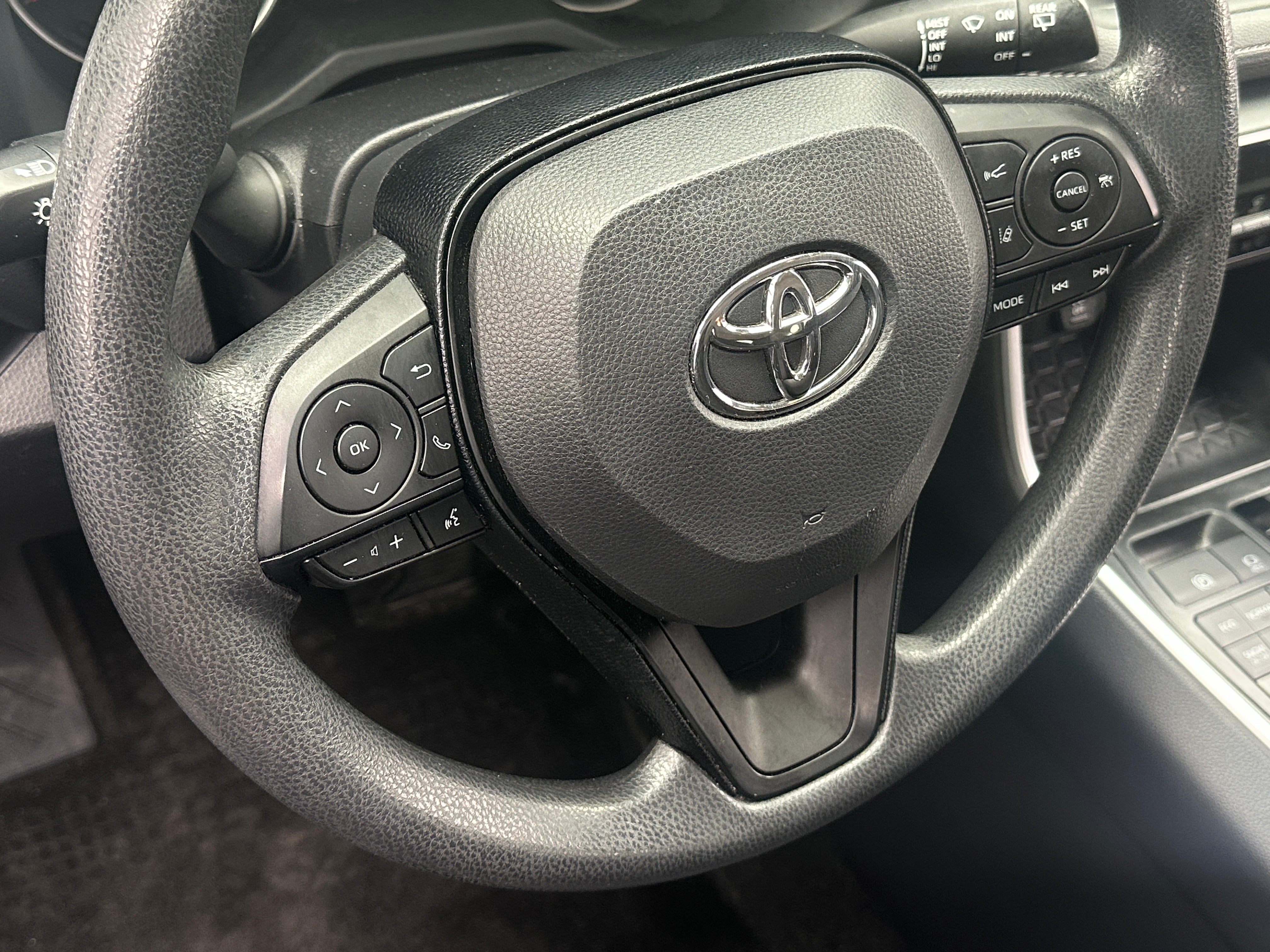 2020 Toyota RAV4 LE 5