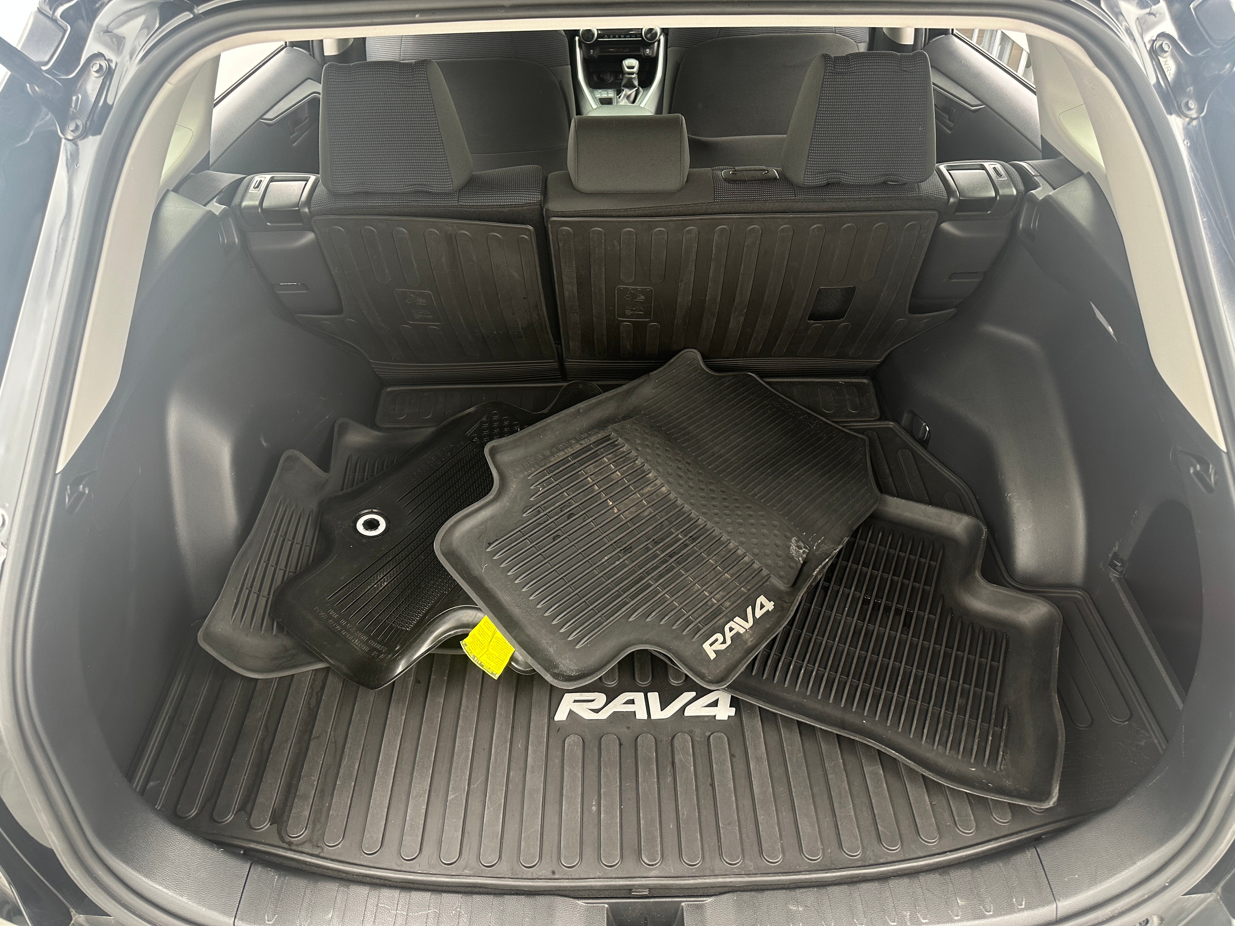 2020 Toyota RAV4 LE 7