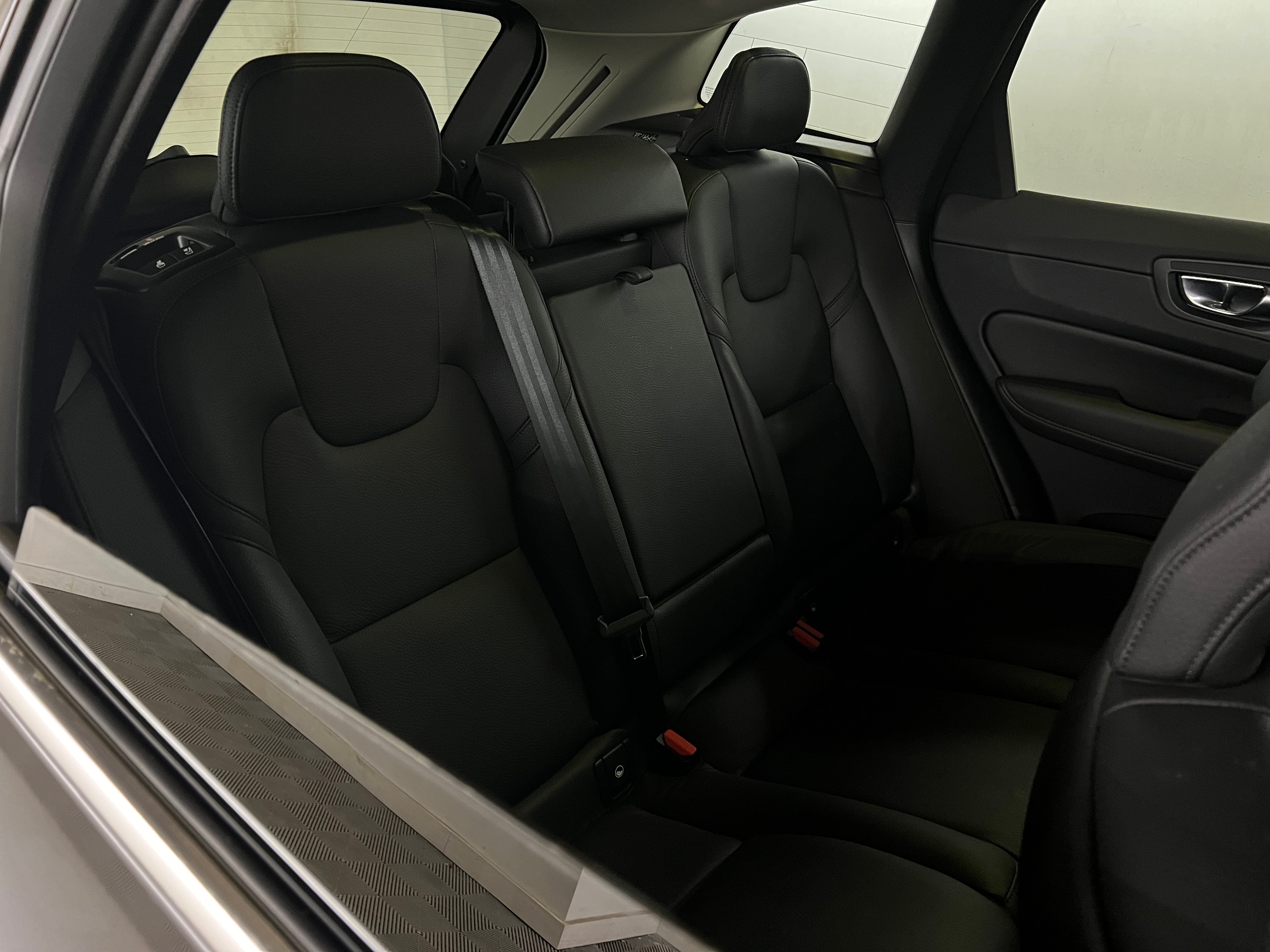 2022 Volvo XC60 B5 Momentum 5