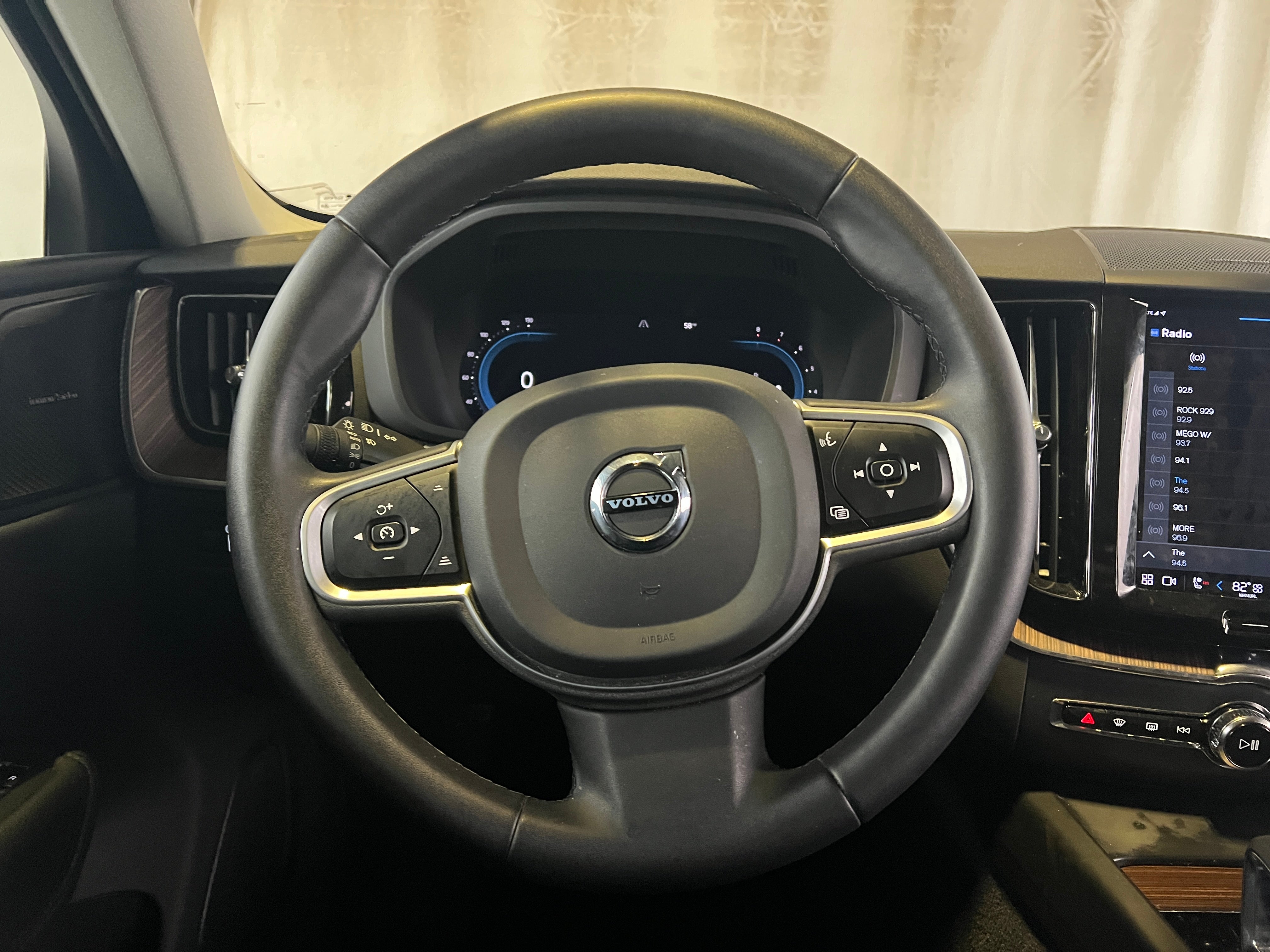 2022 Volvo XC60 B5 Momentum 4