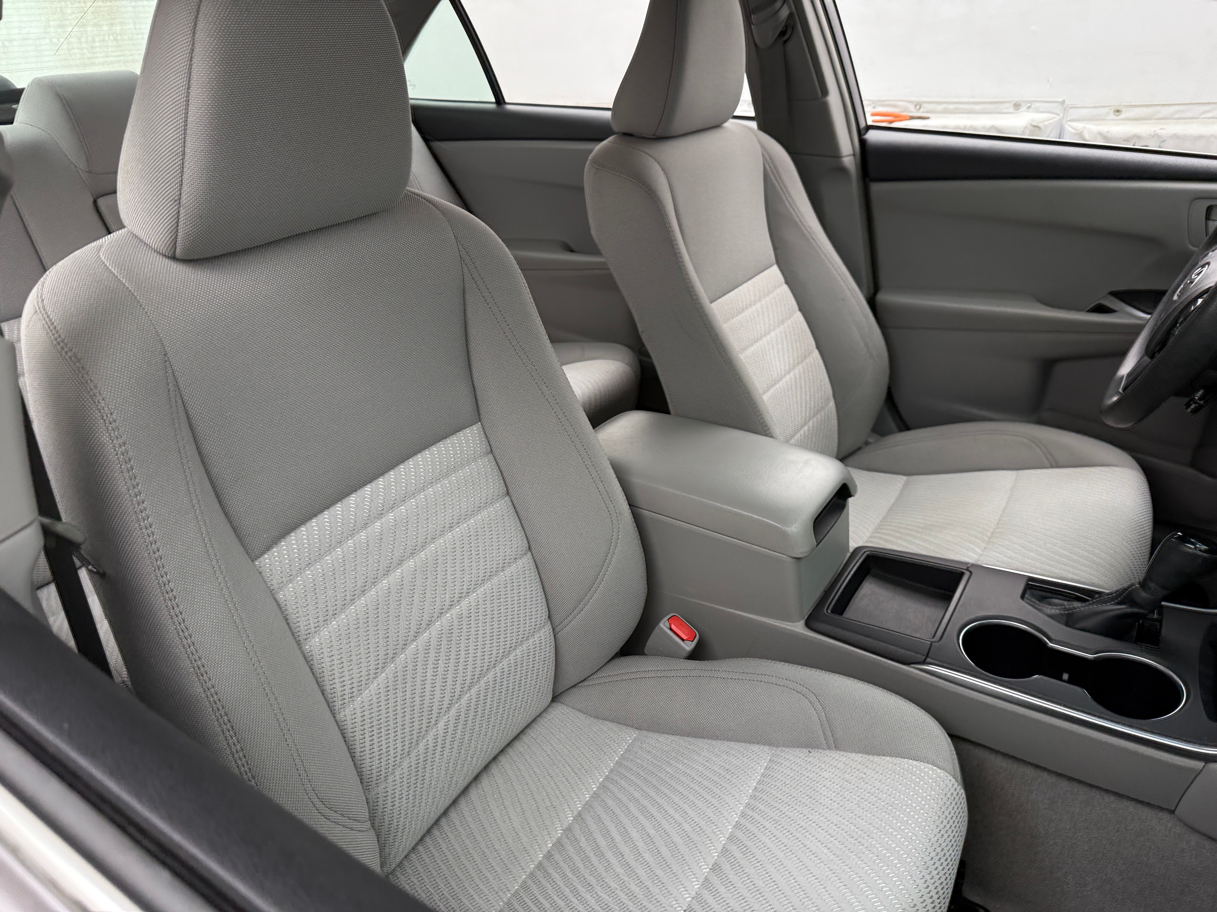 2015 Toyota Camry LE 2