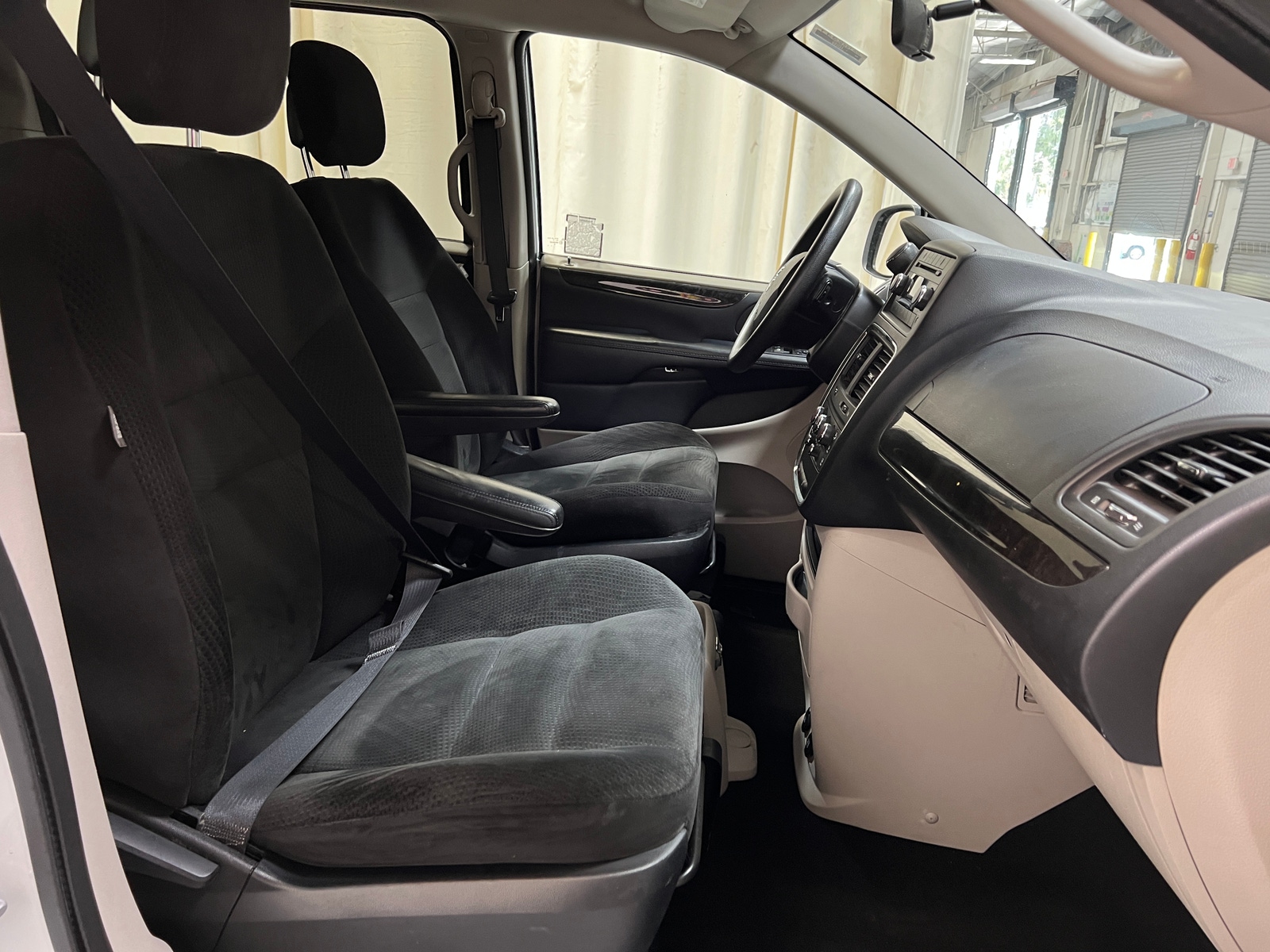 Thumbnail: 2016 Dodge Grand Caravan - 2