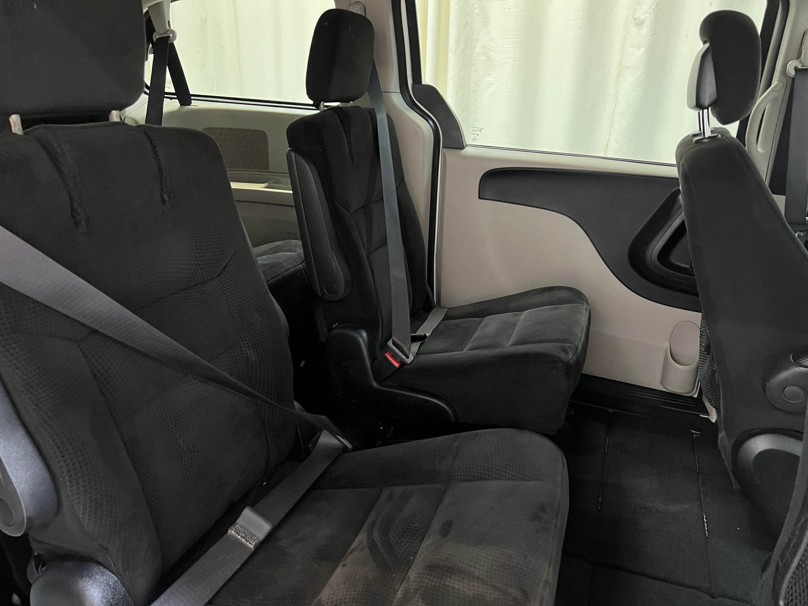 Thumbnail: 2016 Dodge Grand Caravan - 6