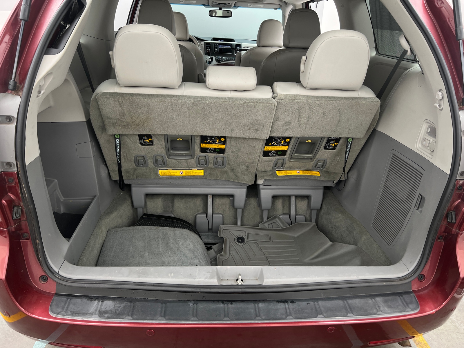 Thumbnail: 2014 Toyota Sienna - 6