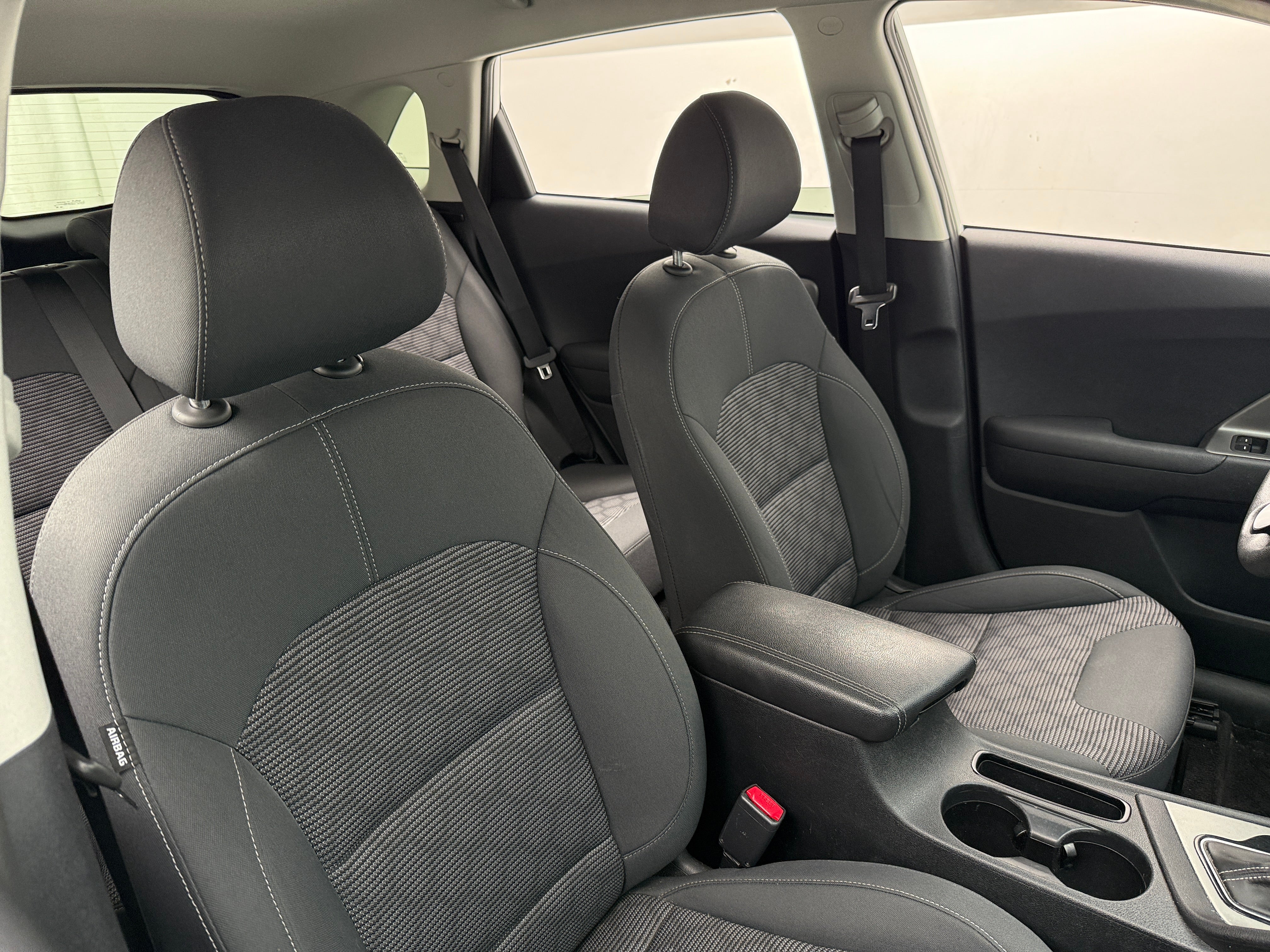 2022 Kia Niro LX 2