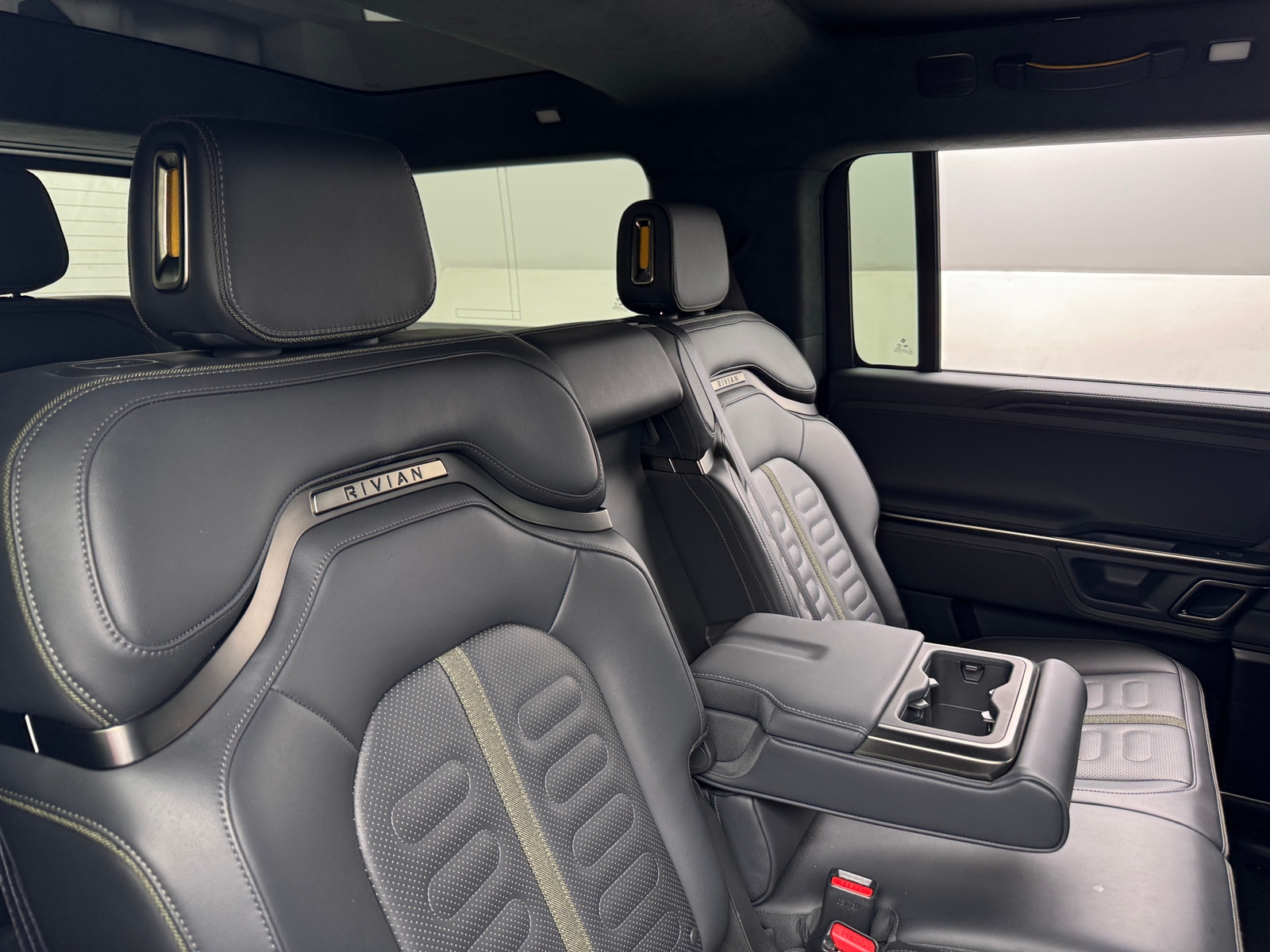 Thumbnail: 2024 Rivian R1S - 5