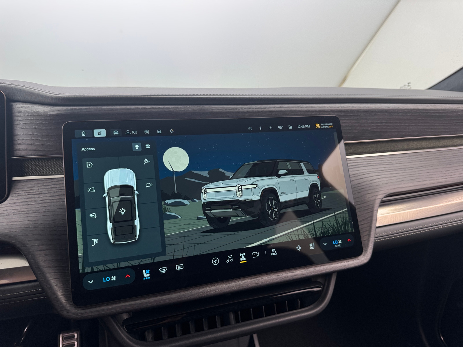 Thumbnail: 2024 Rivian R1S - 3