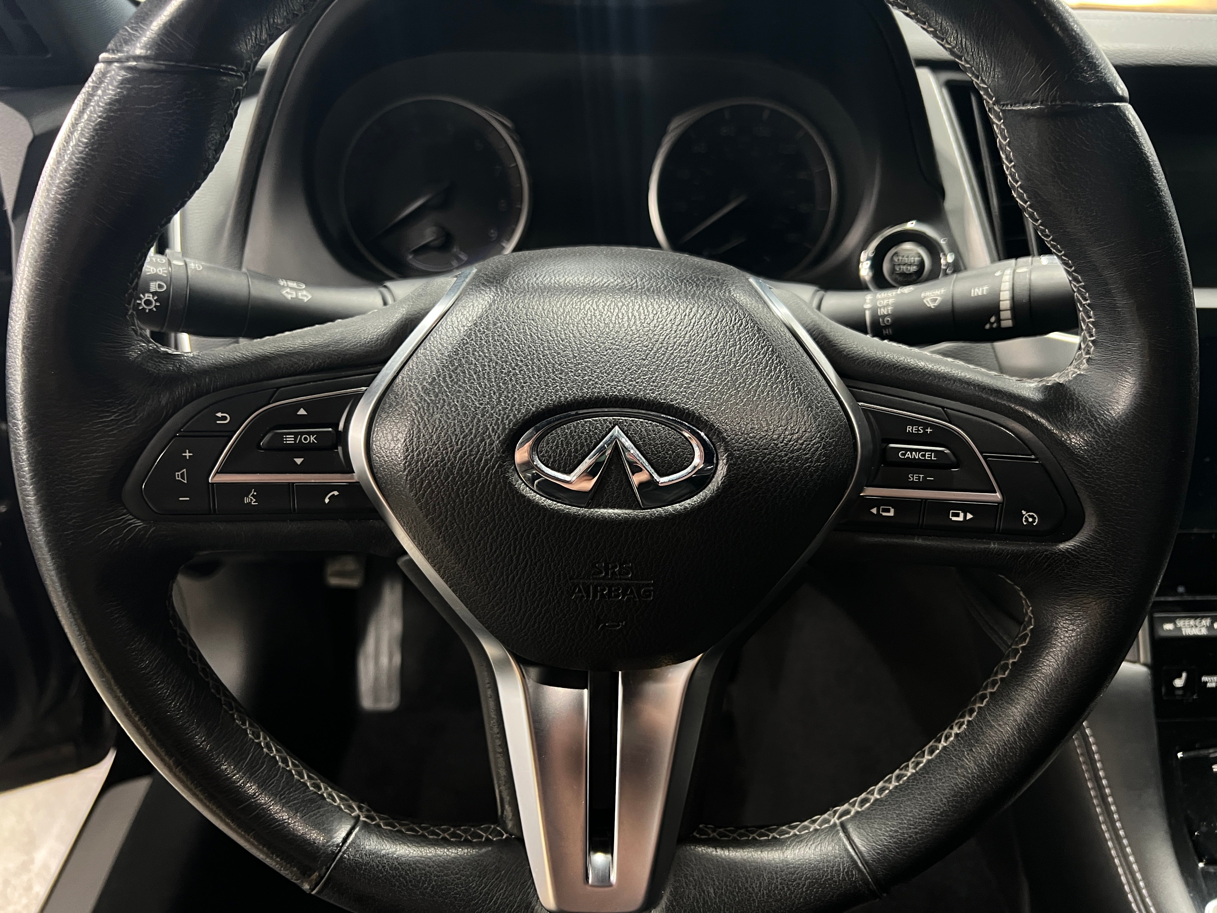 2017 INFINITI Q60 Premium 4