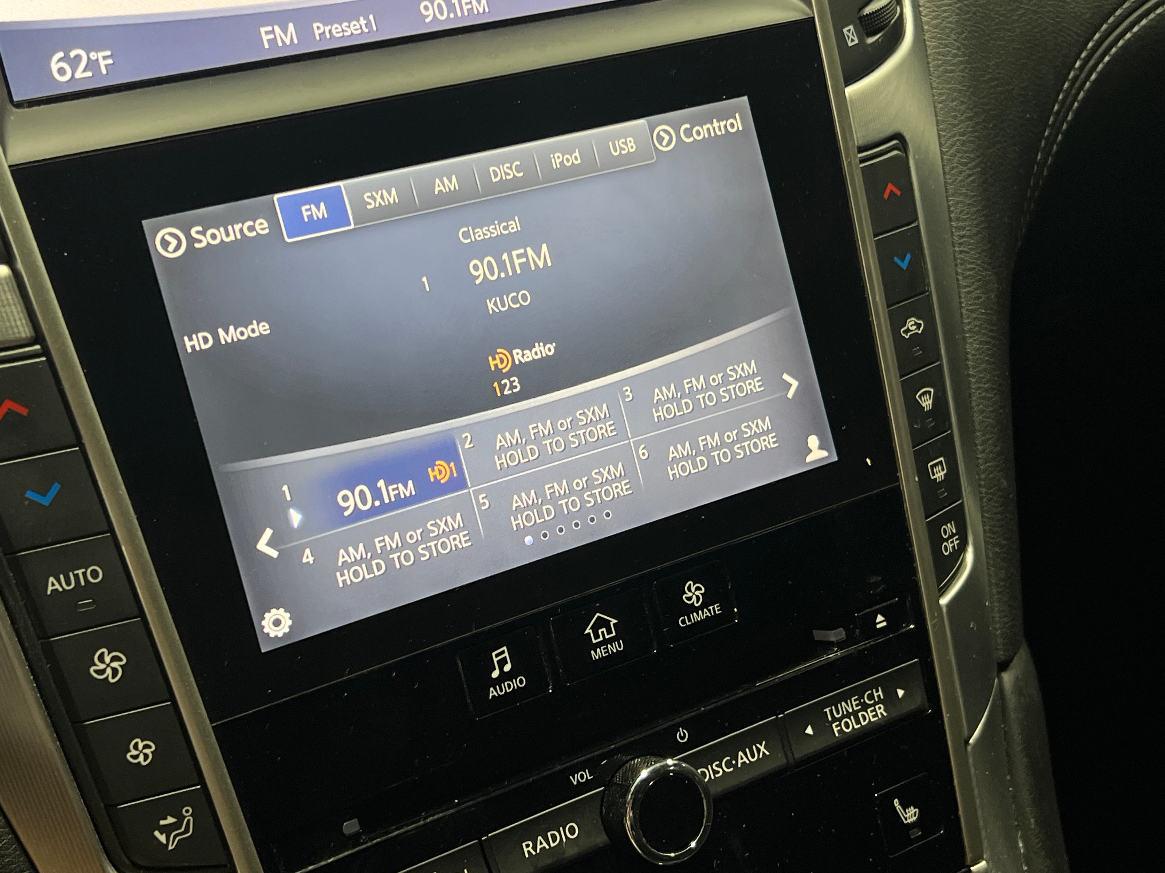 2017 INFINITI Q60 Premium 3