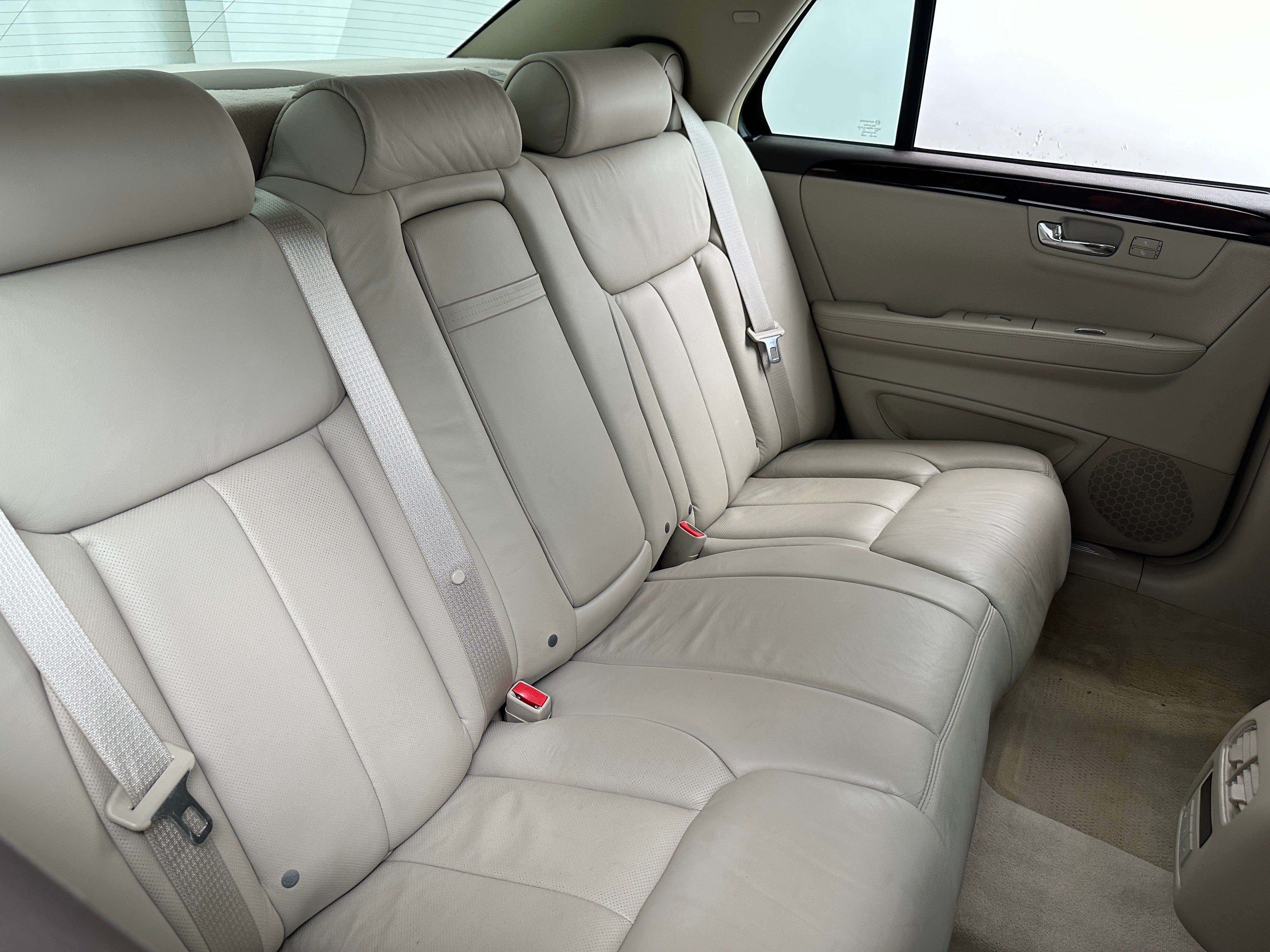 2011 Cadillac DTS Base 5