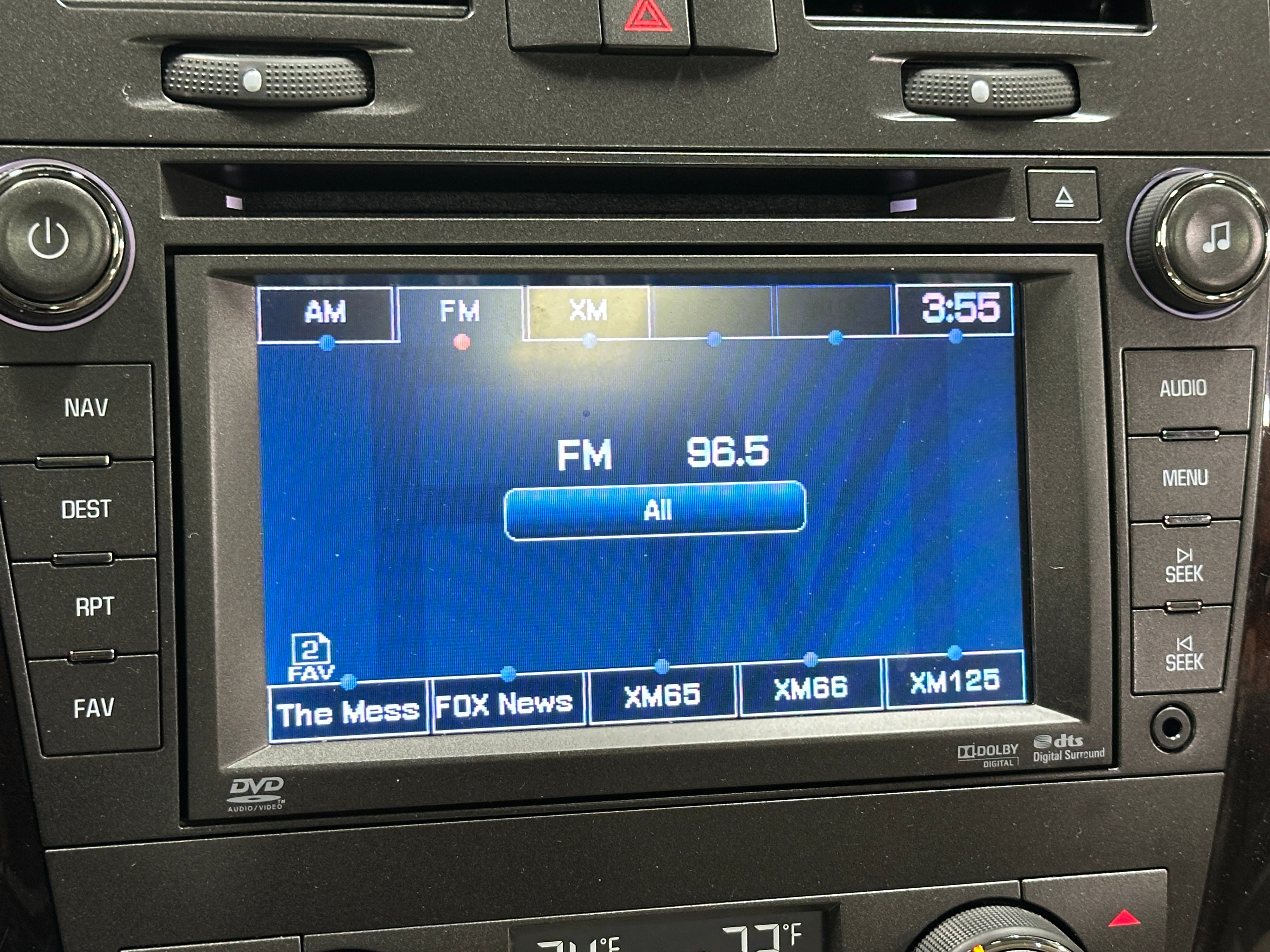 2011 Cadillac DTS Base 3