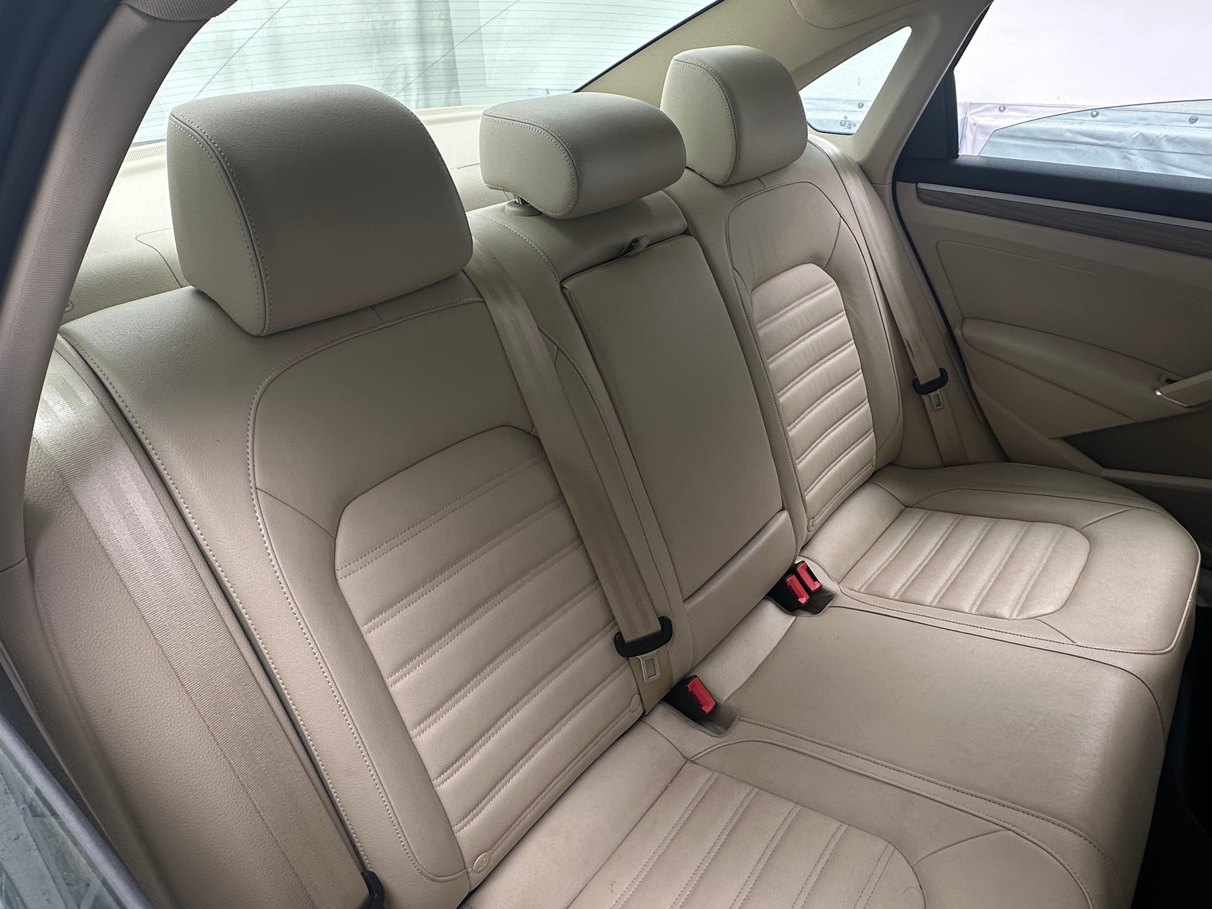2017 Volkswagen Passat SEL 5