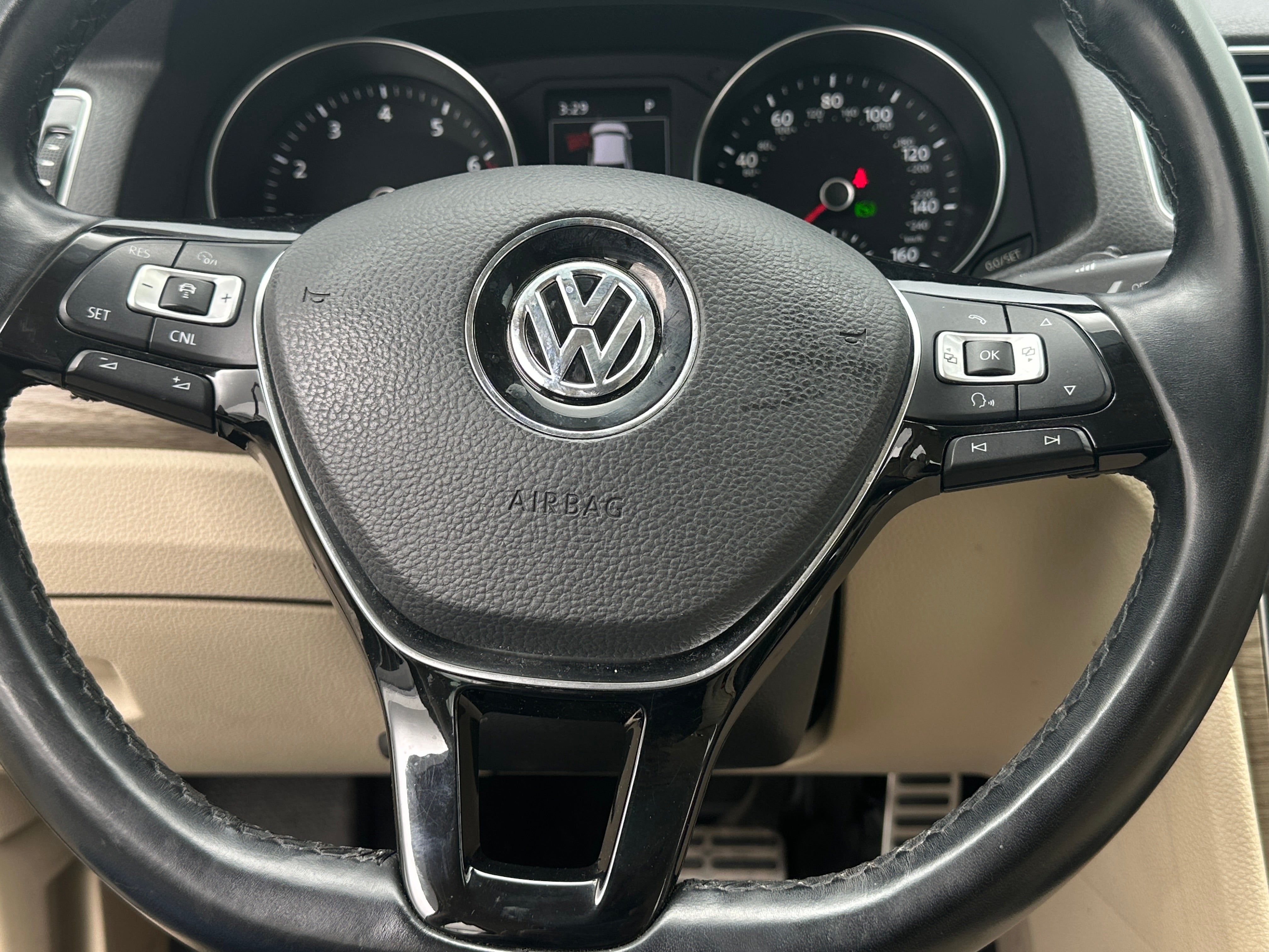 2017 Volkswagen Passat SEL 4