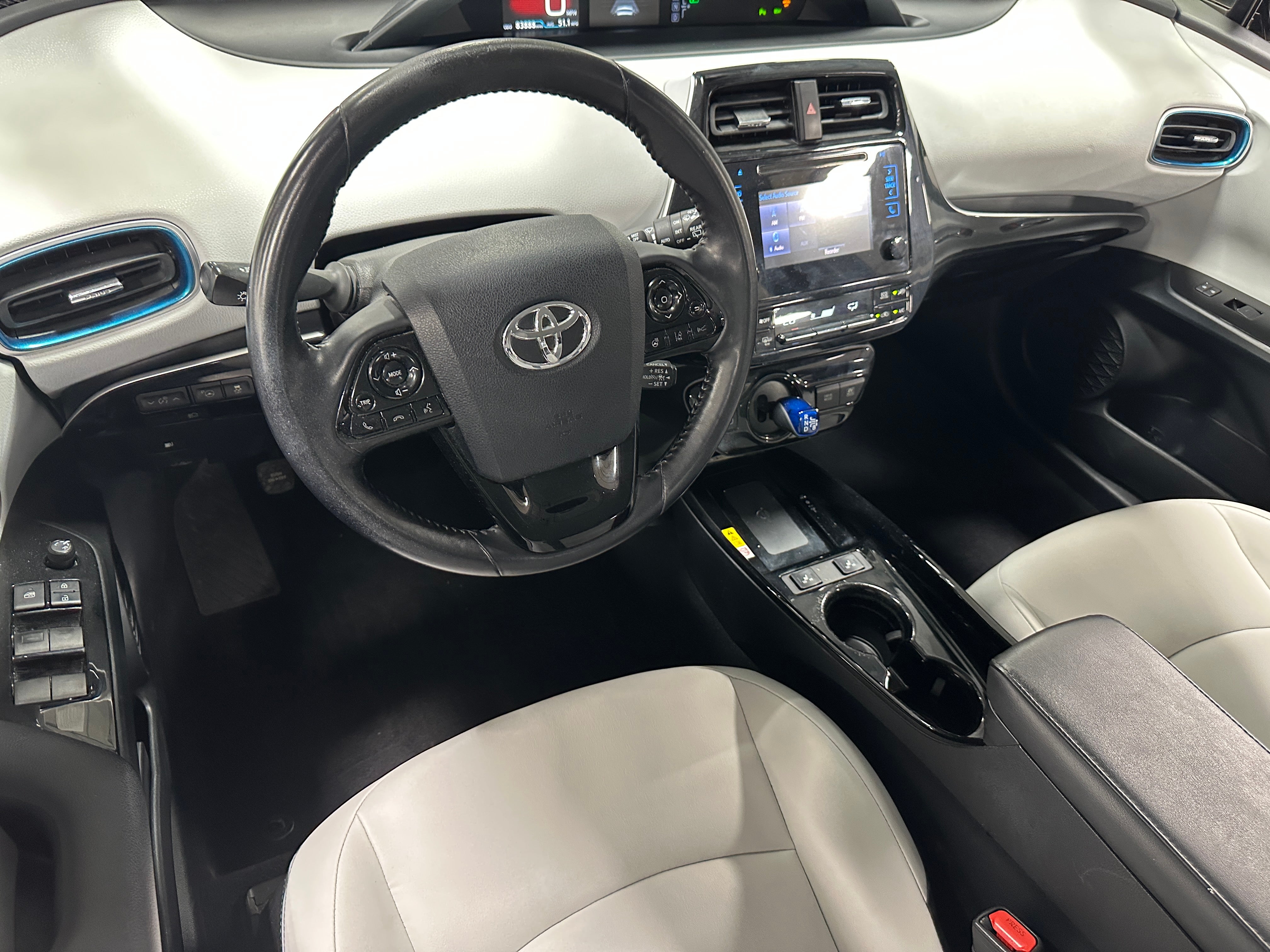 2019 Toyota Prius XLE 2