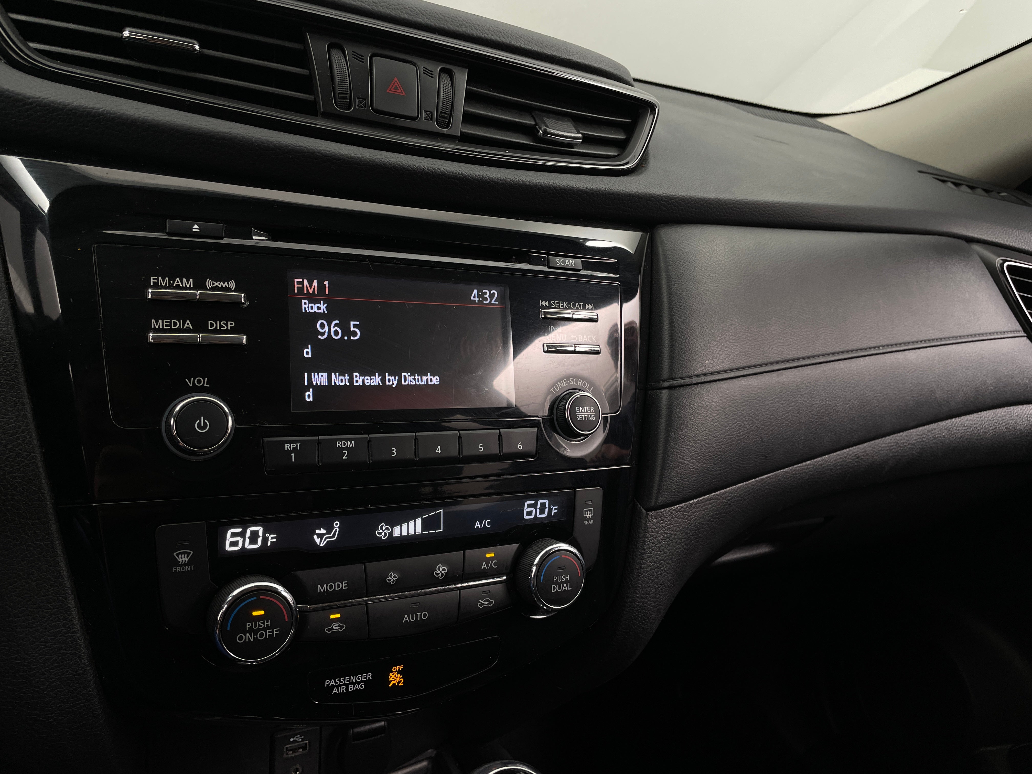 2017 Nissan Rogue SV 4