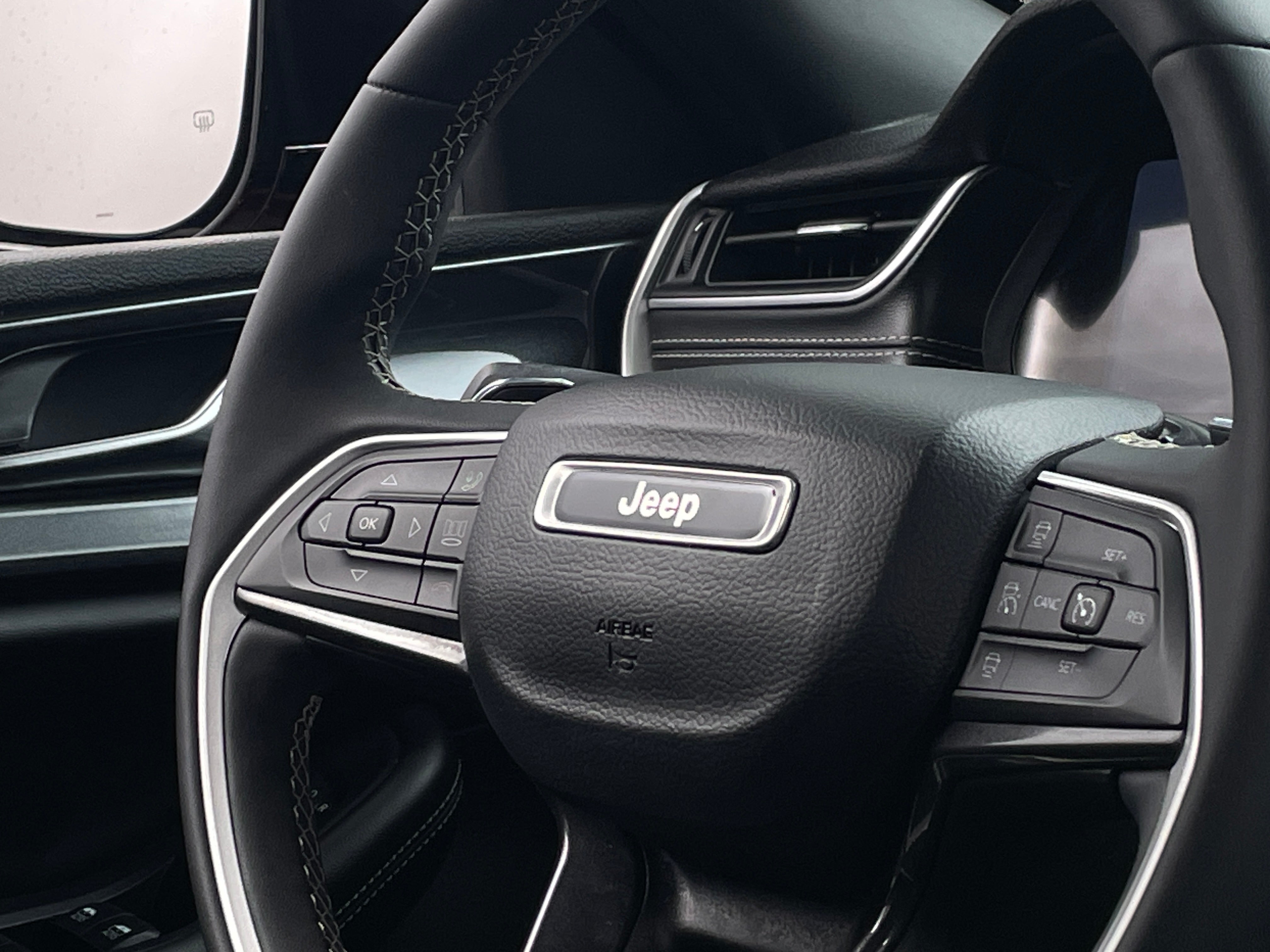 2023 Jeep Grand Cherokee Altitude 5
