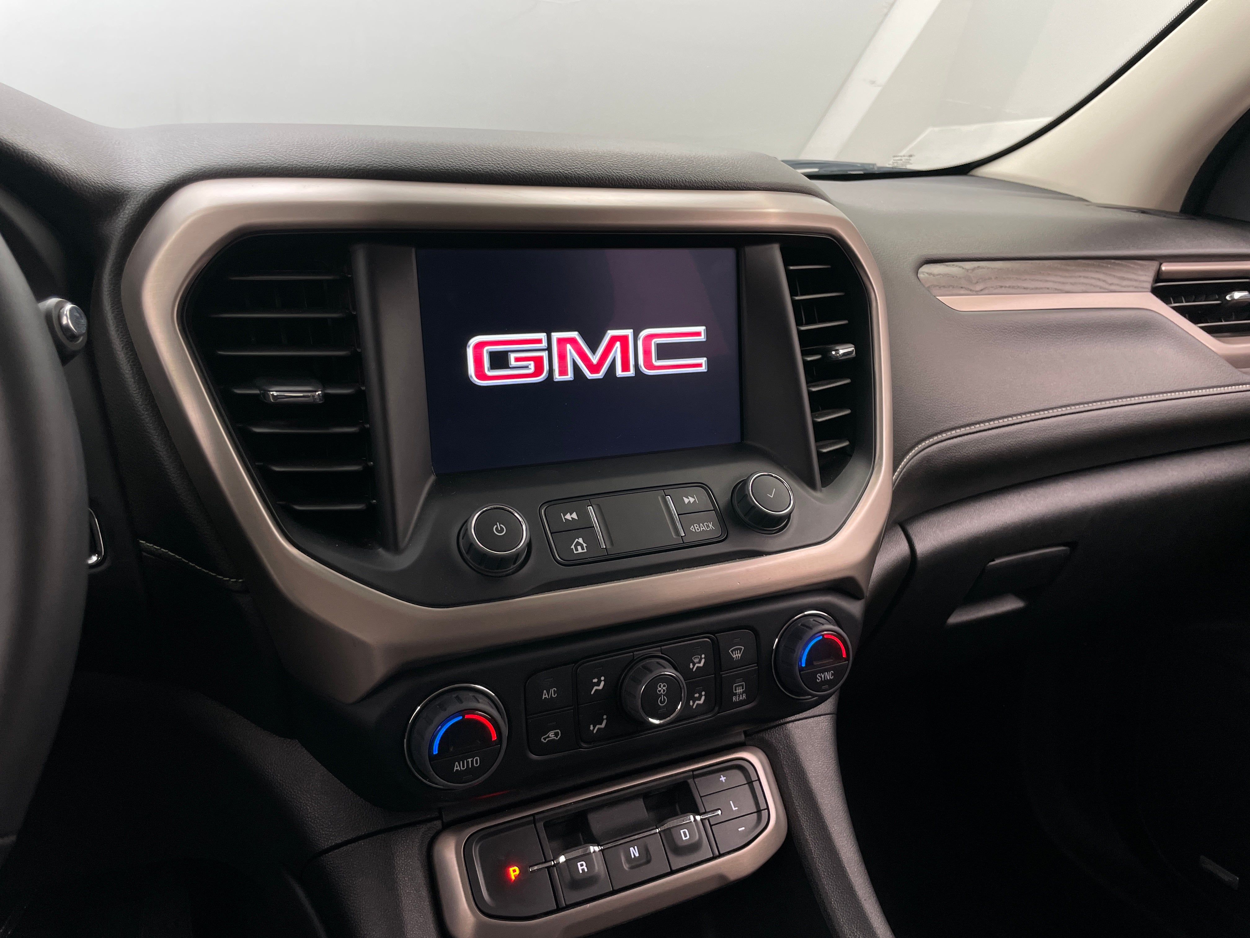 2023 GMC Acadia Denali 3