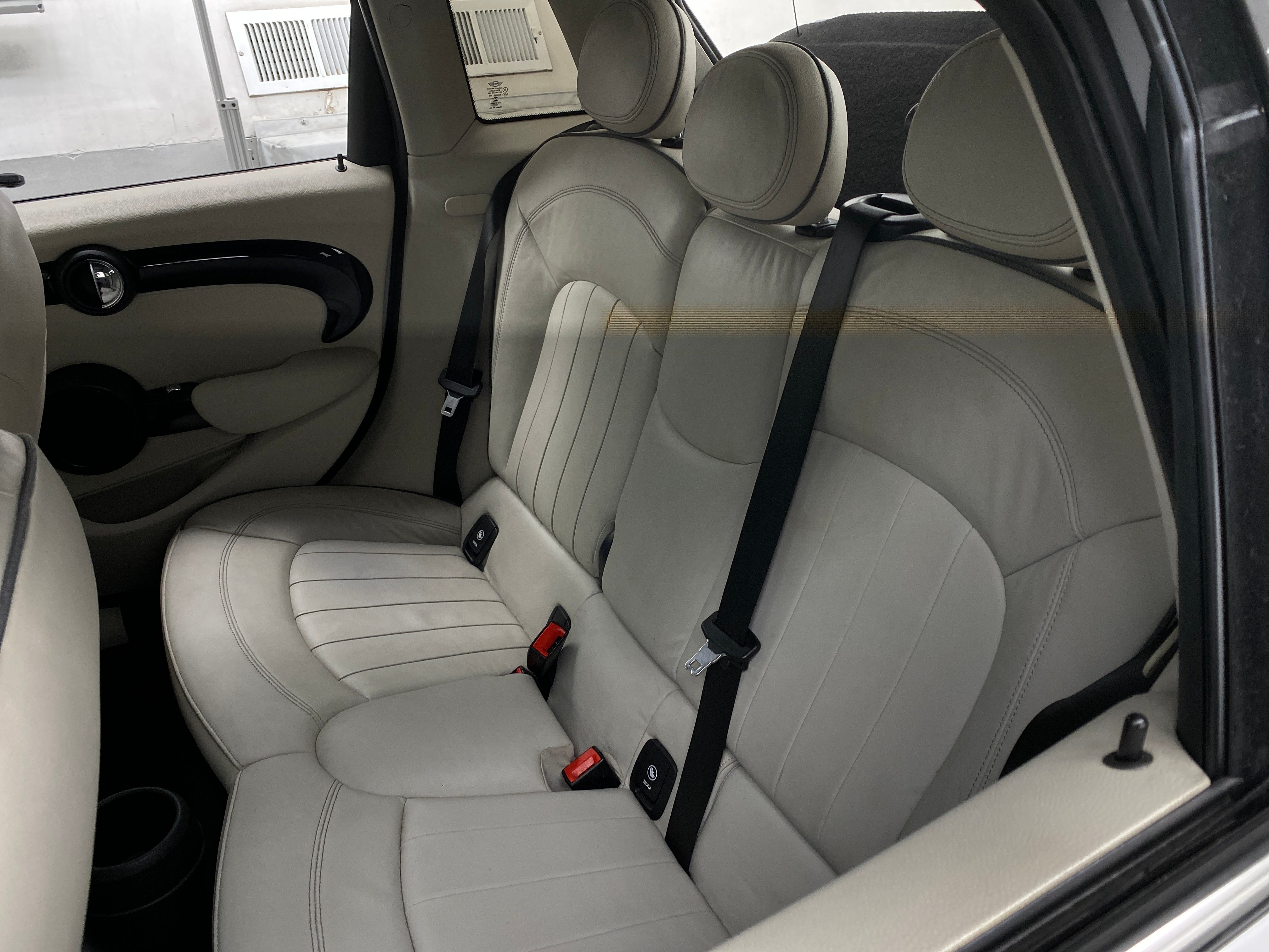 2016 MINI Cooper Hardtop 4 Door 5