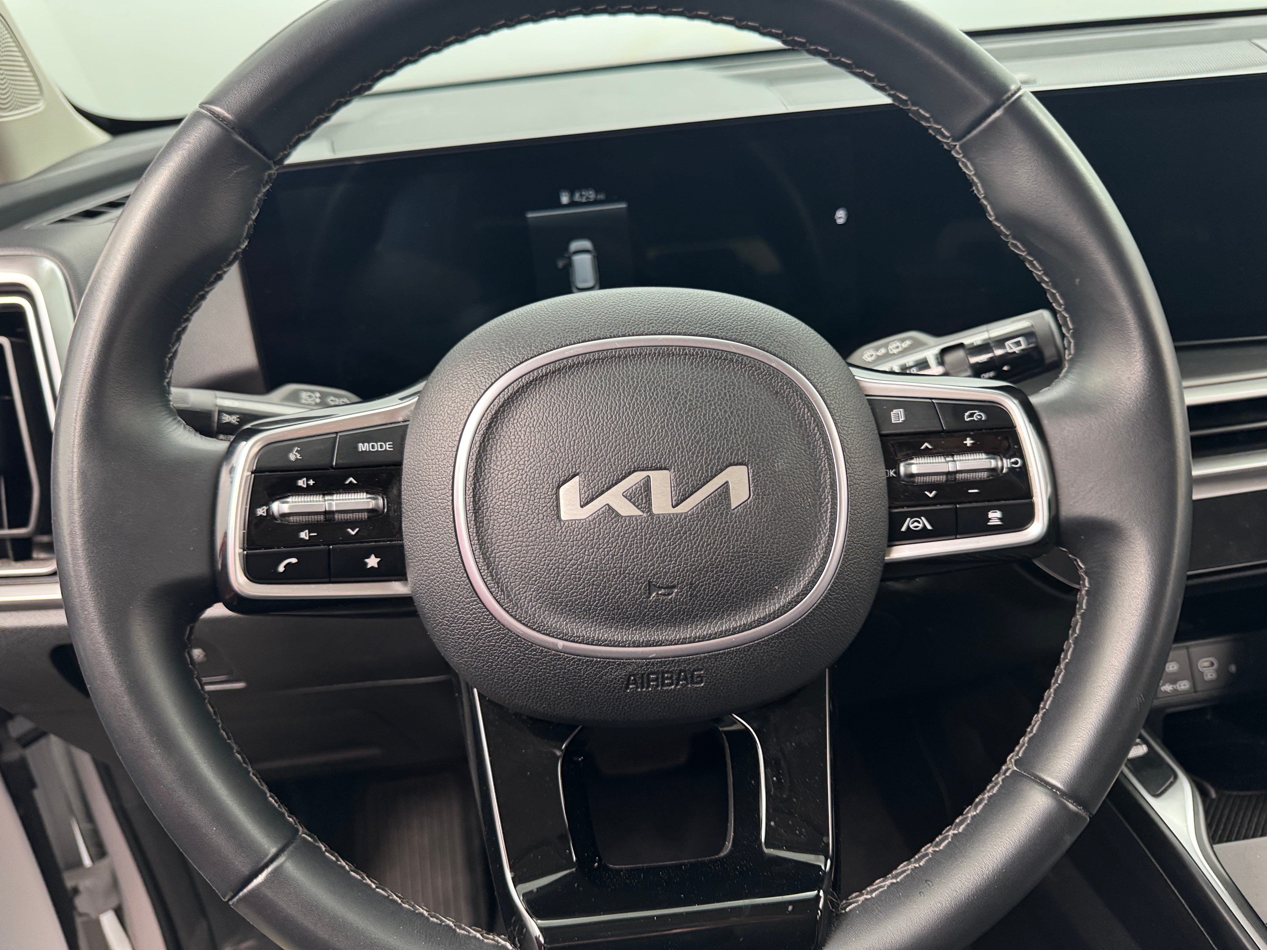 2024 Kia Sorento S 4