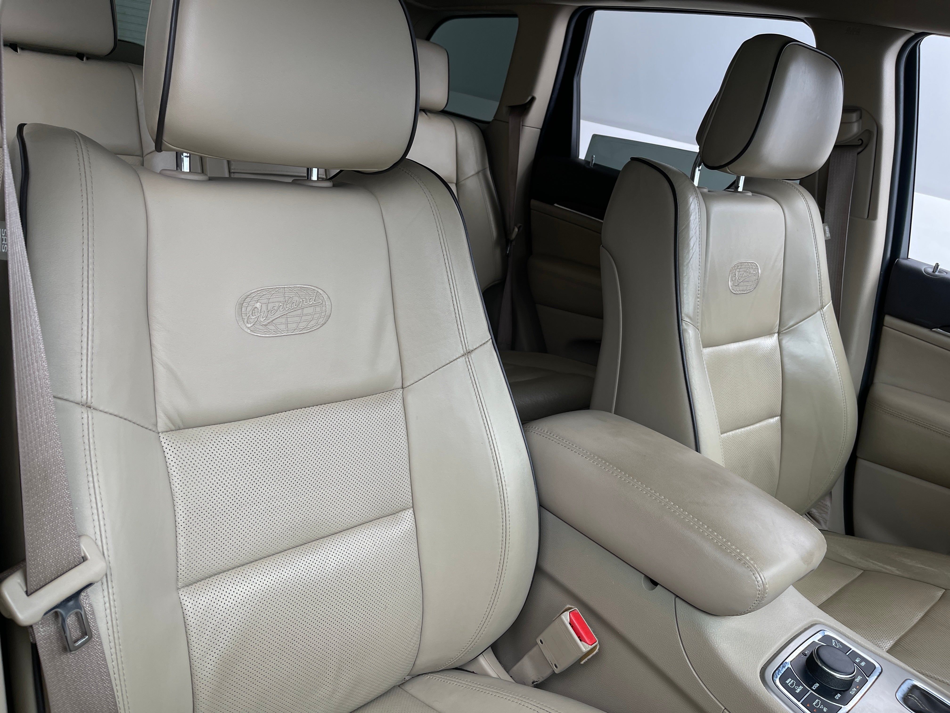 2016 Jeep Grand Cherokee Overland 2