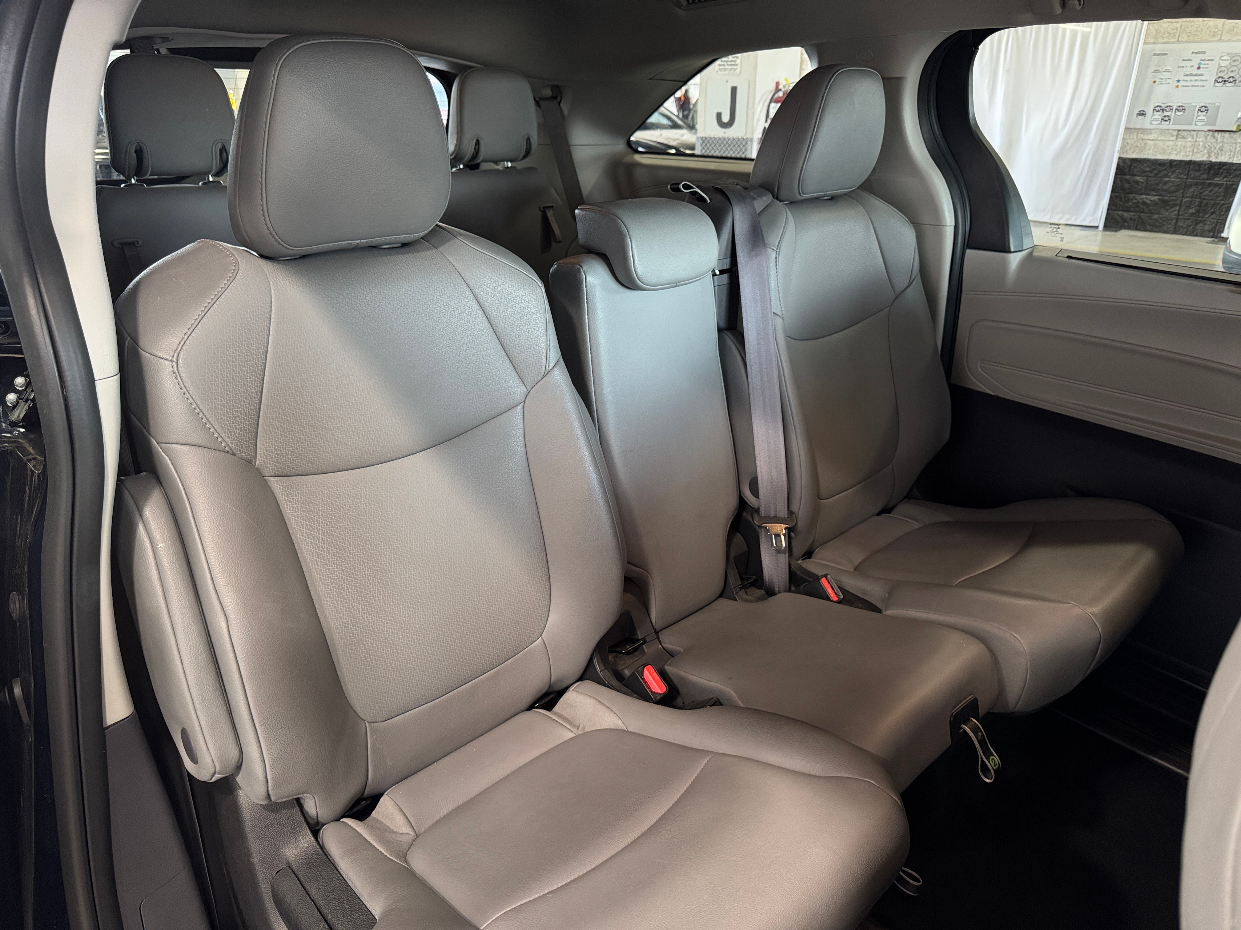 2022 Toyota Sienna XLE 5