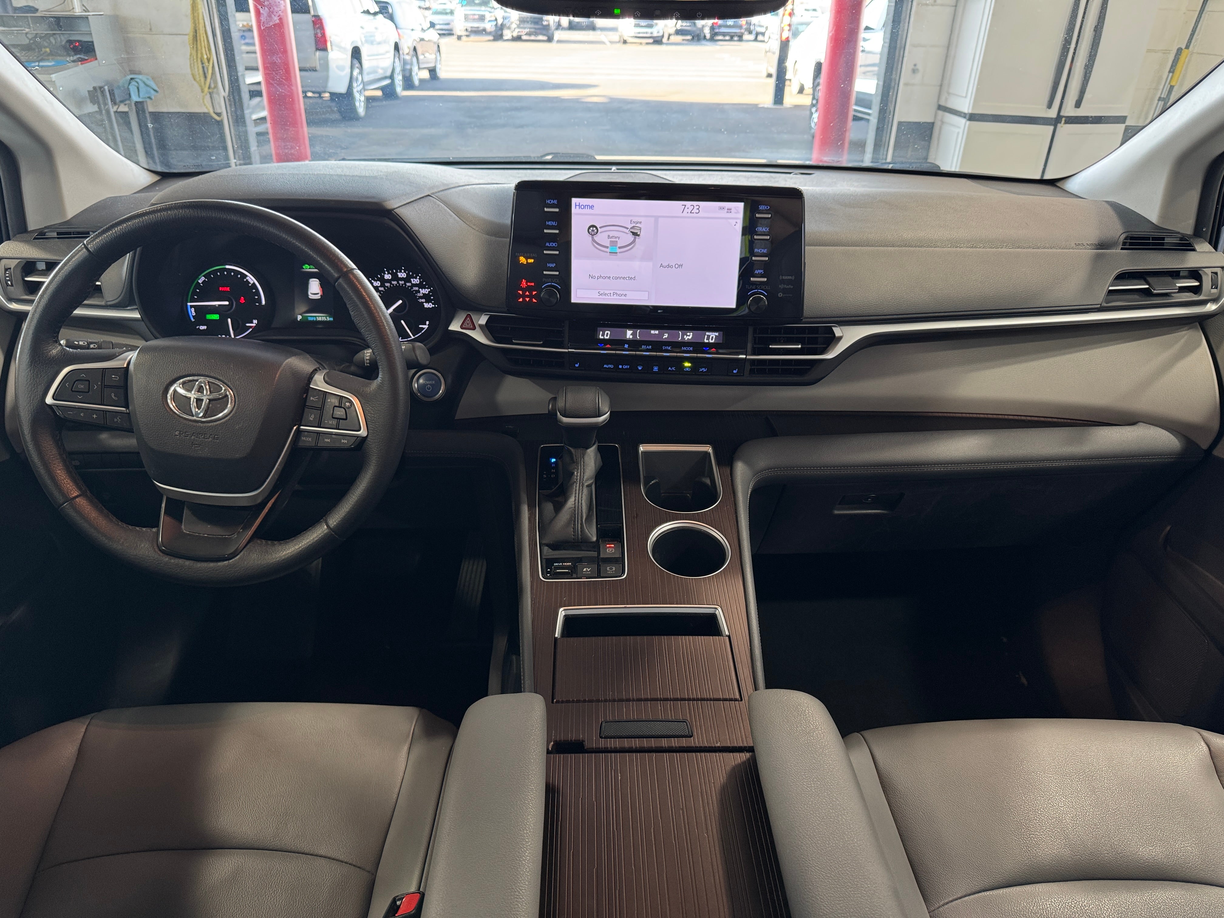 2022 Toyota Sienna XLE 2