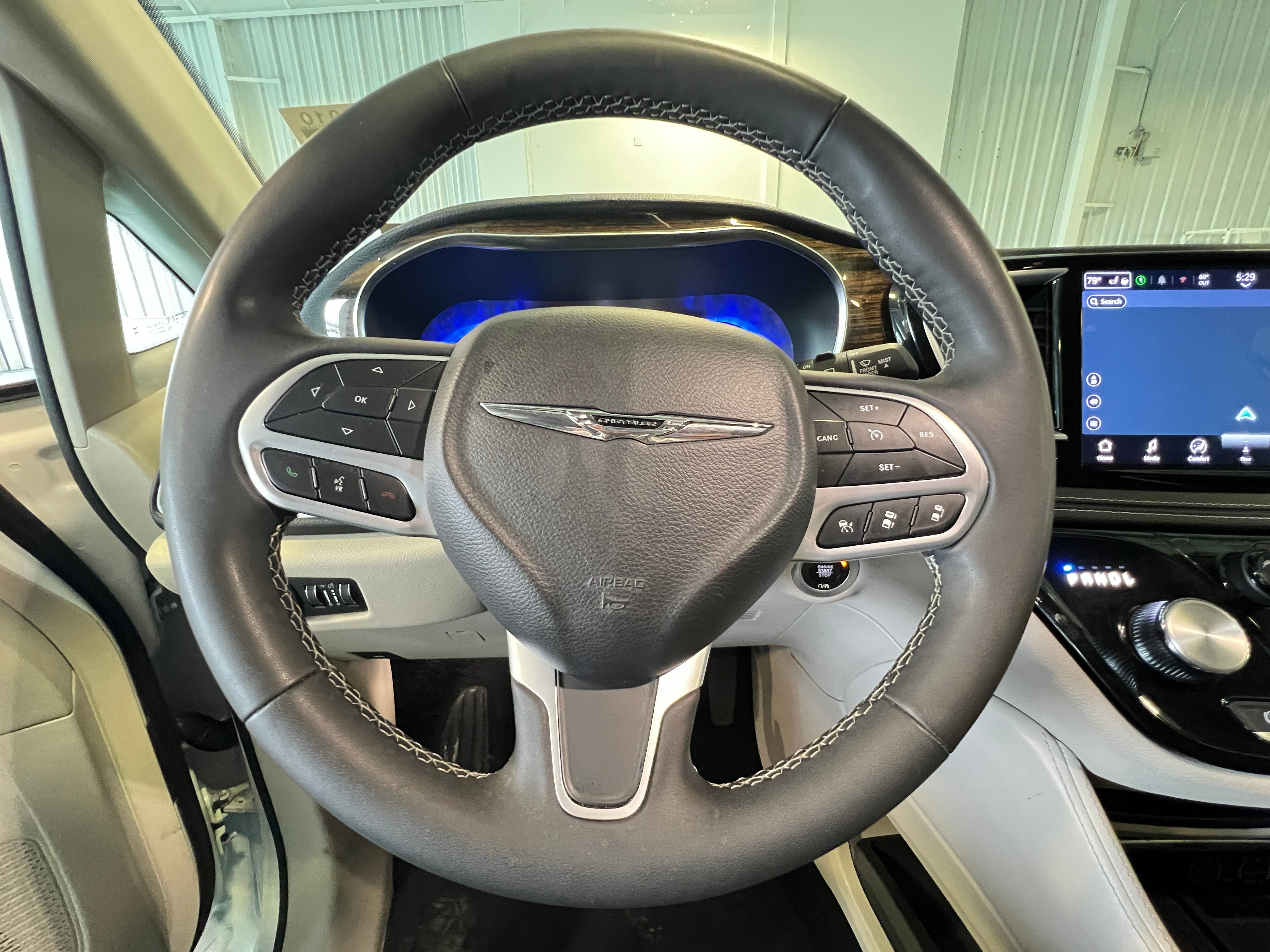 2023 Chrysler Pacifica Limited 4