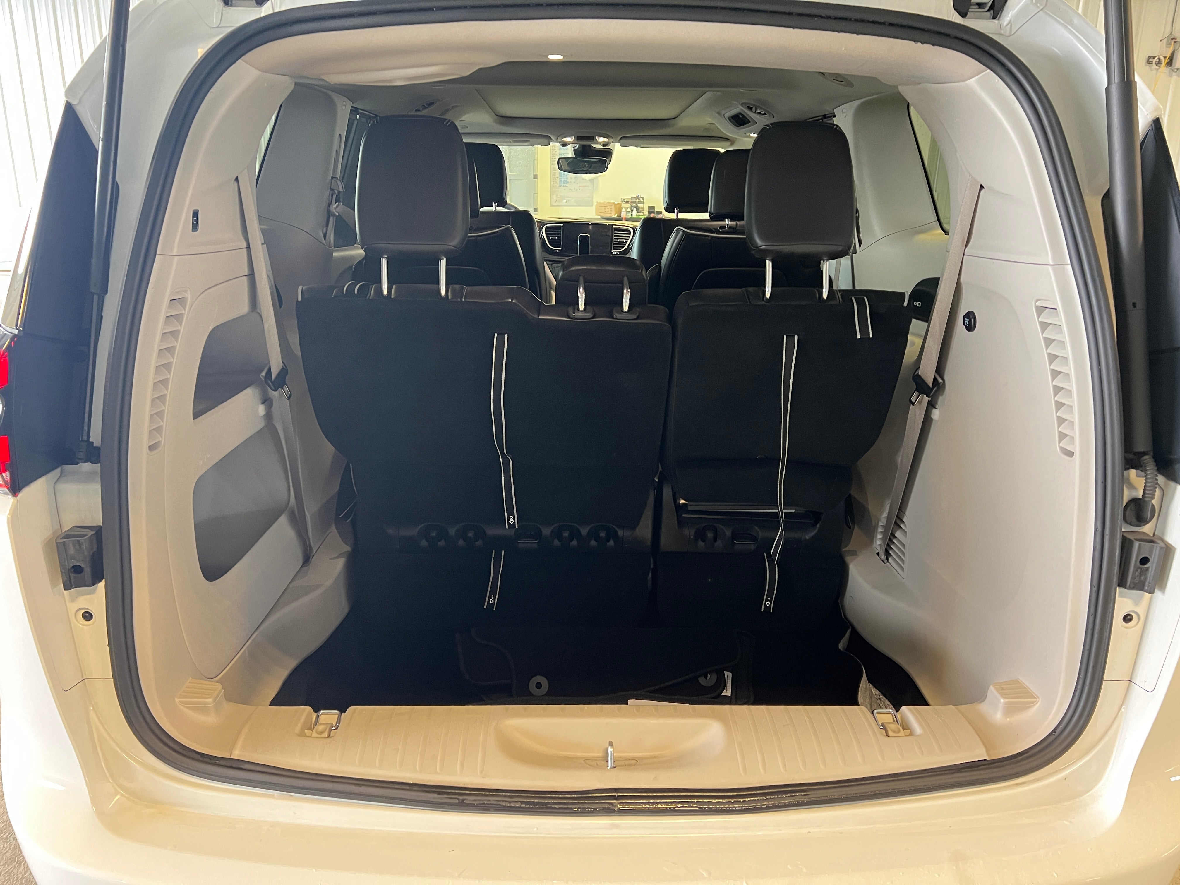 2023 Chrysler Pacifica Limited 6