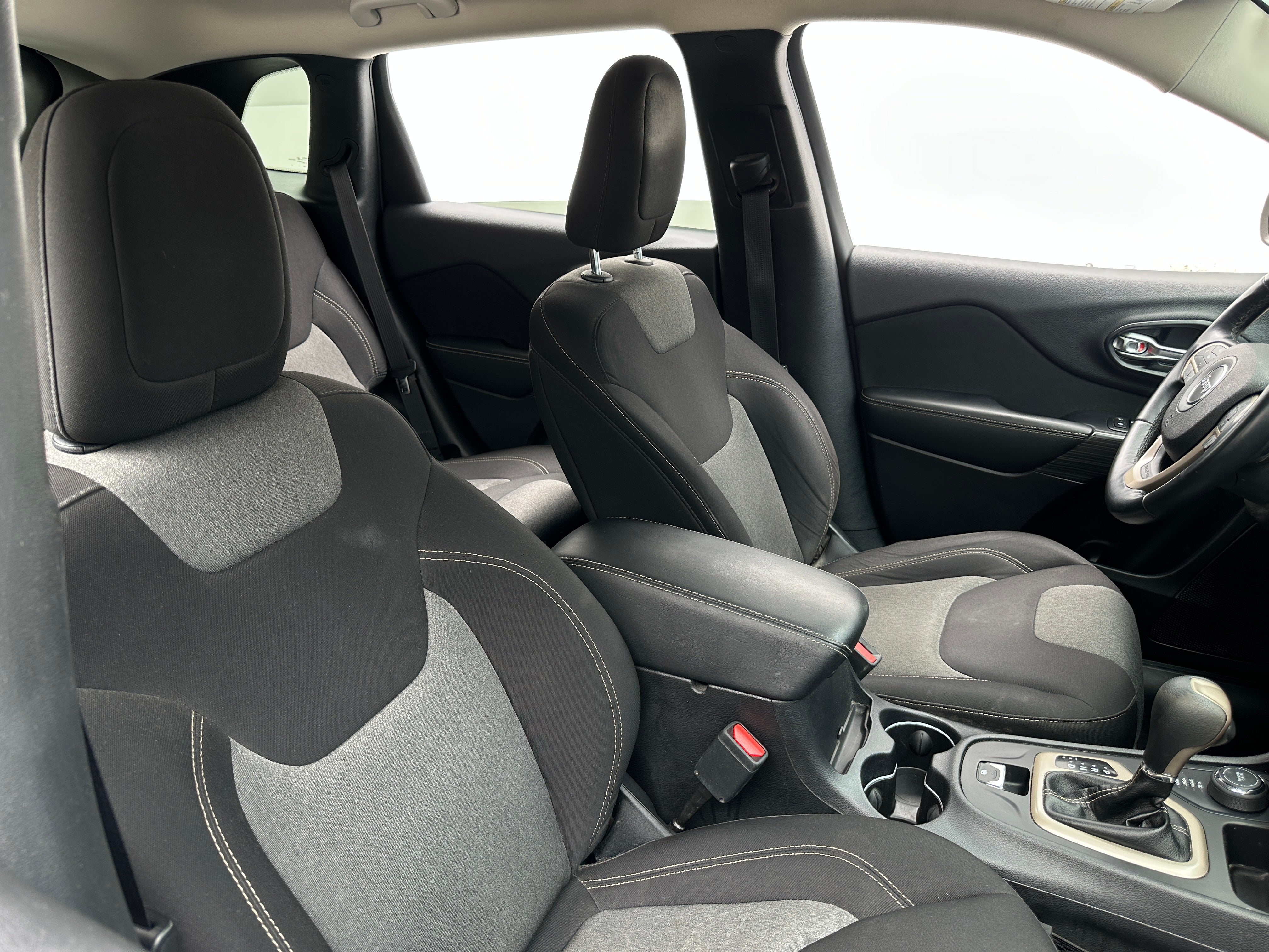 2016 Jeep Cherokee Sport Altitude 2