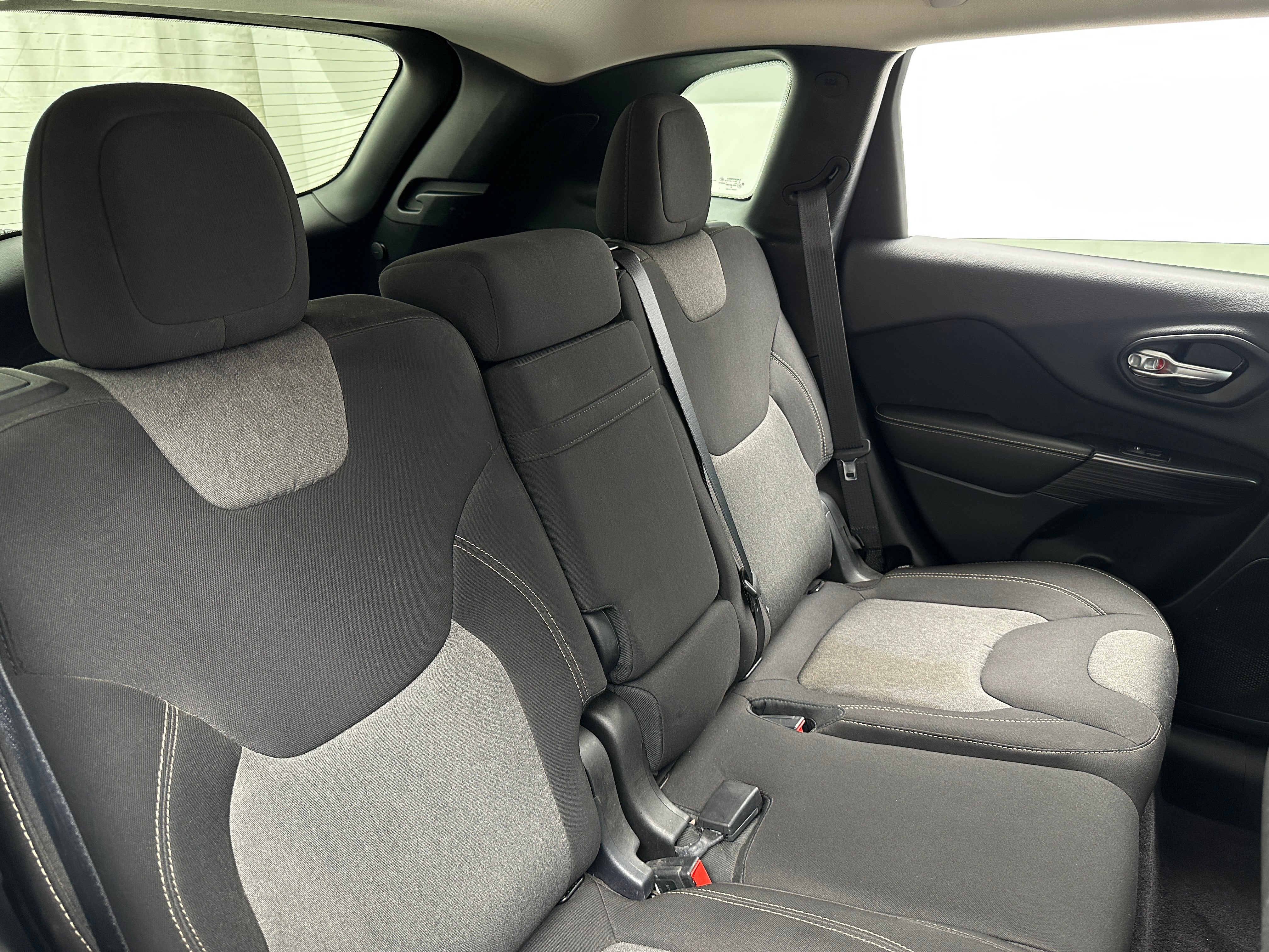 2016 Jeep Cherokee Sport Altitude 6