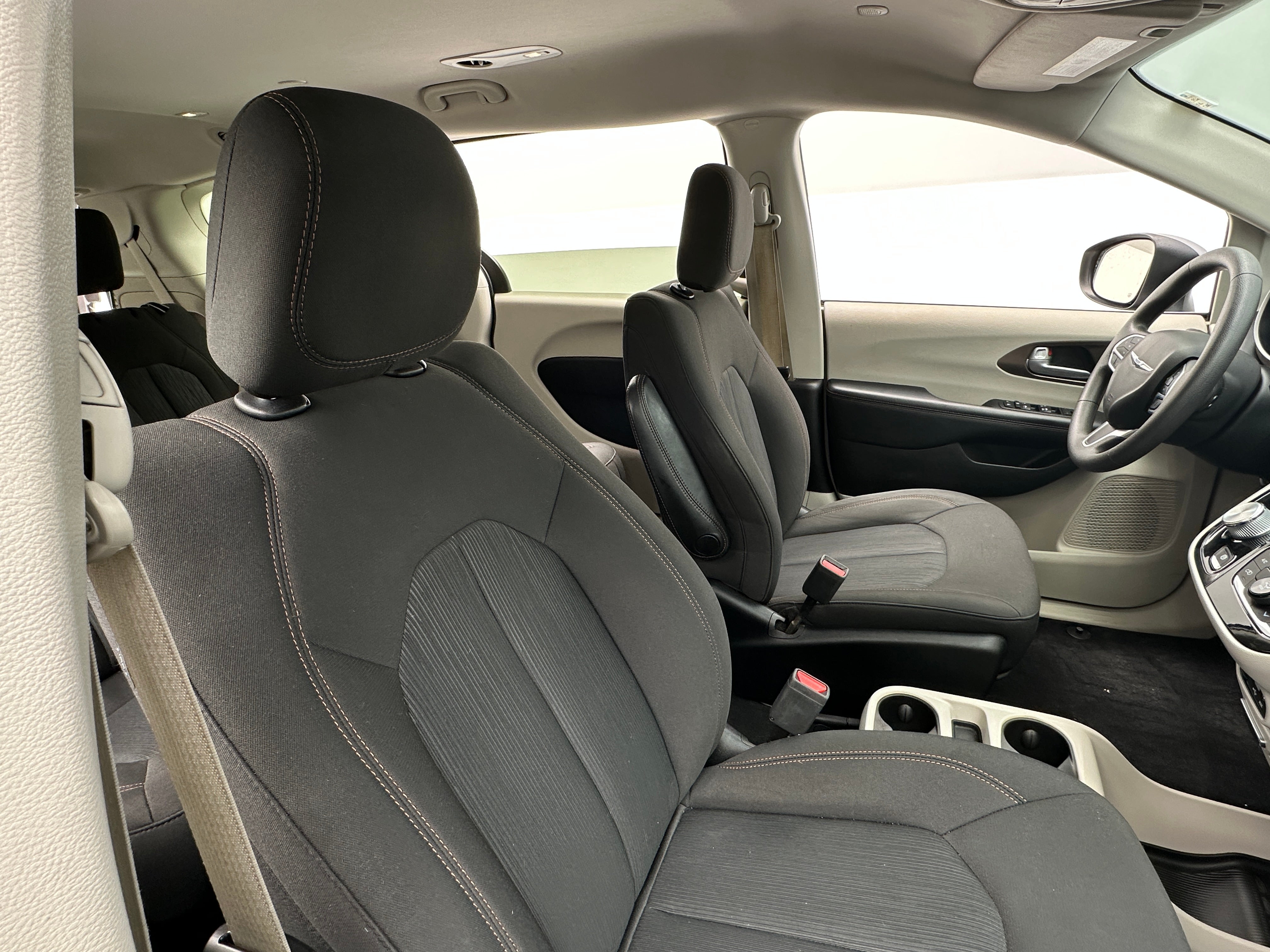 2017 Chrysler Pacifica Touring 2
