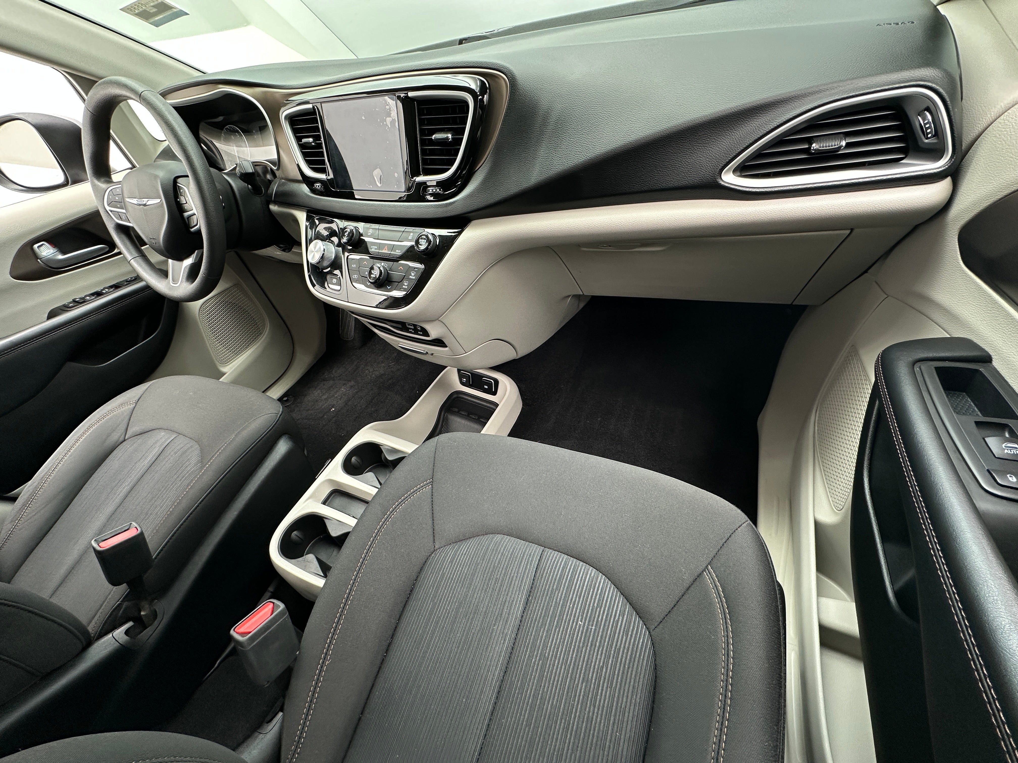 2017 Chrysler Pacifica Touring 3