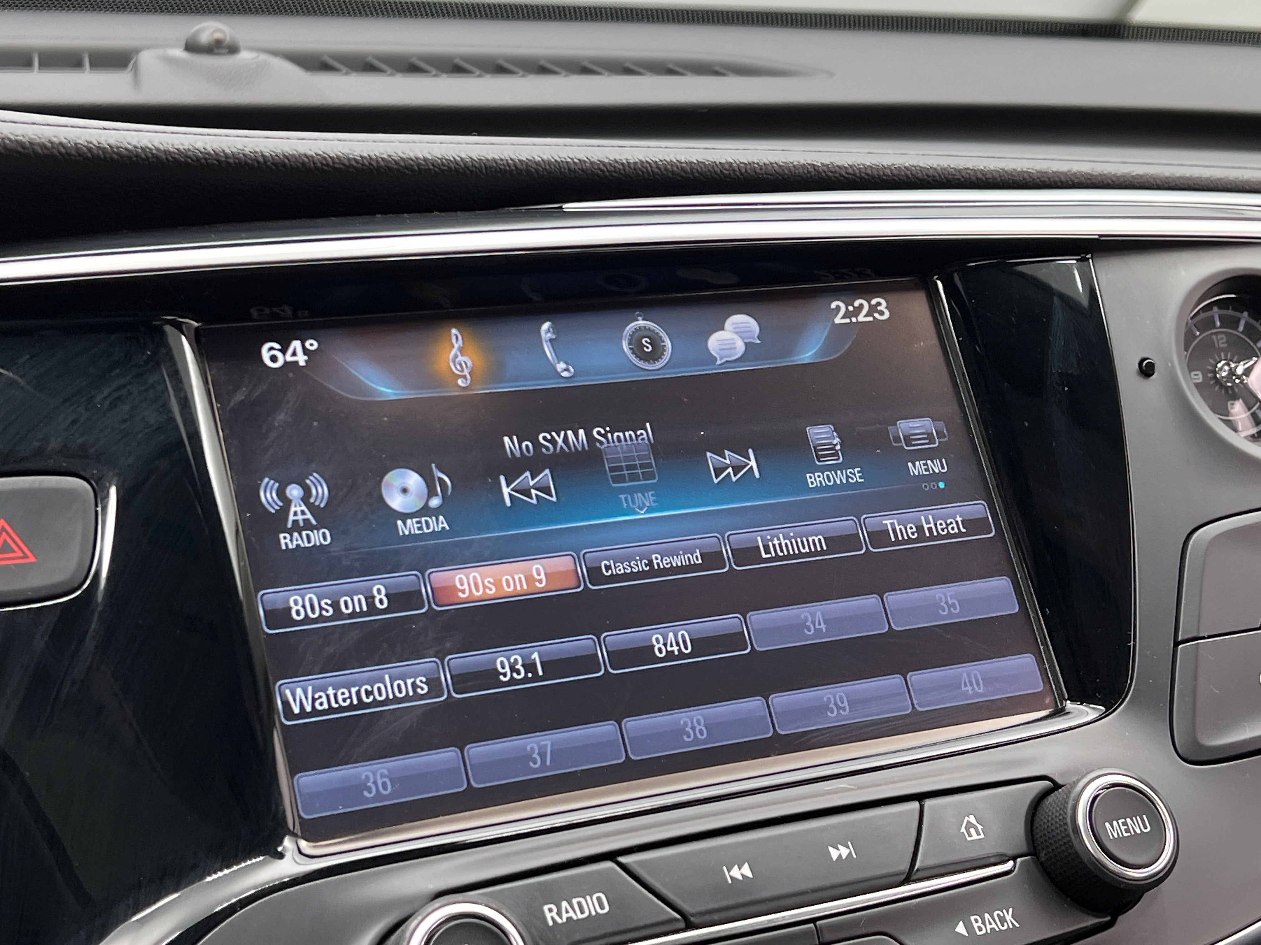 2020 Buick Envision Essence 3