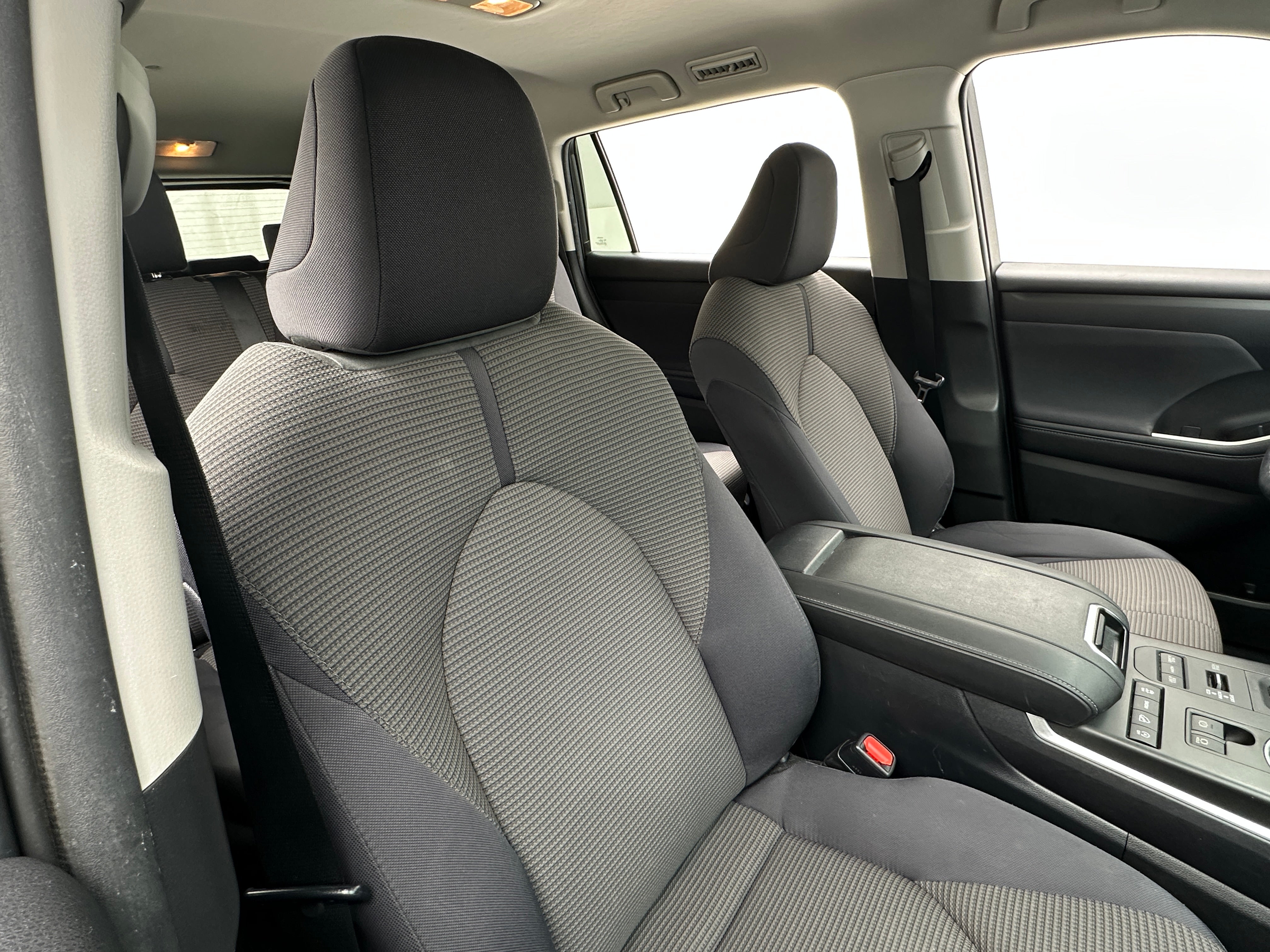 2020 Toyota Highlander LE 2