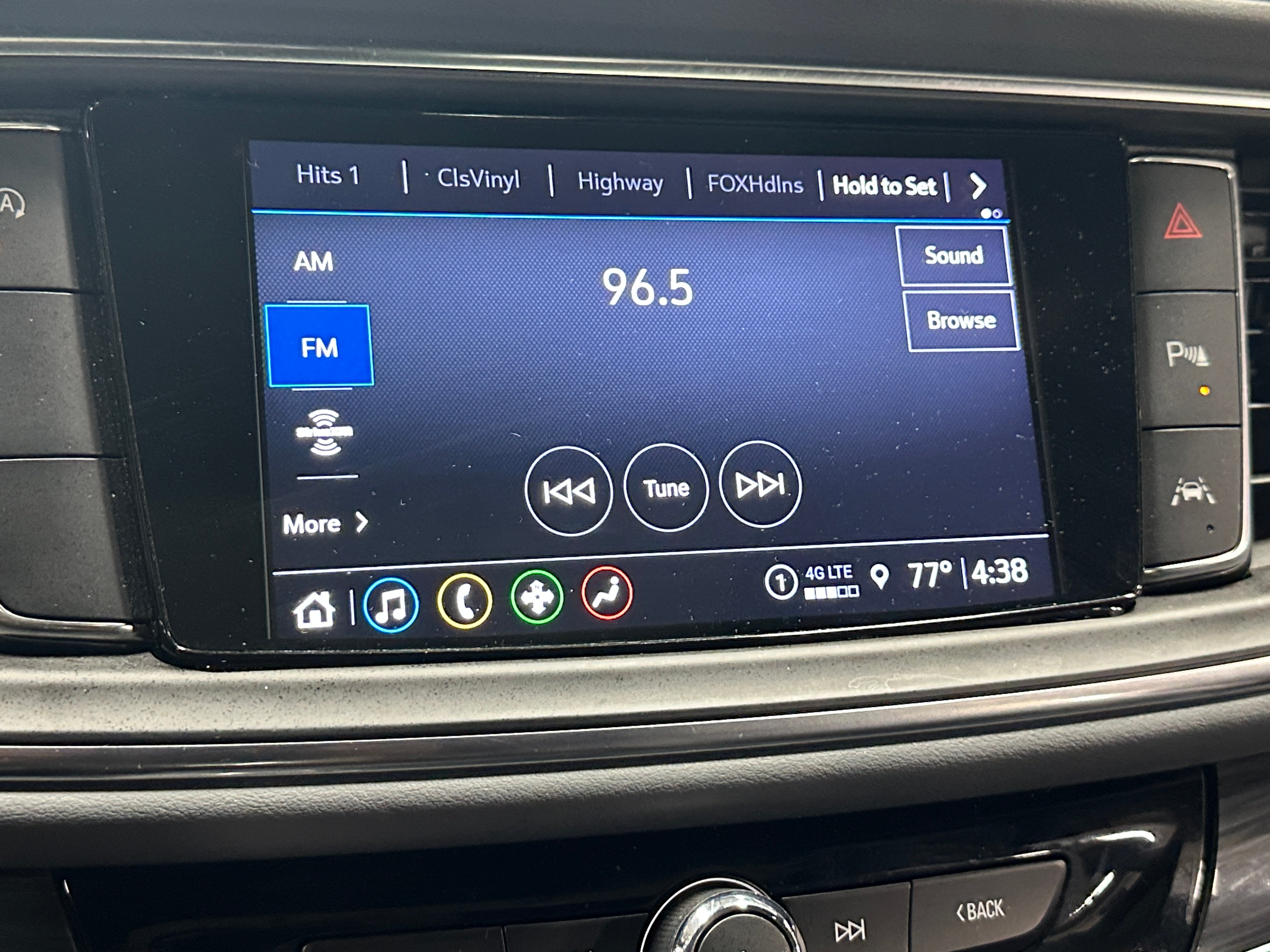2024 Buick Enclave Essence 3
