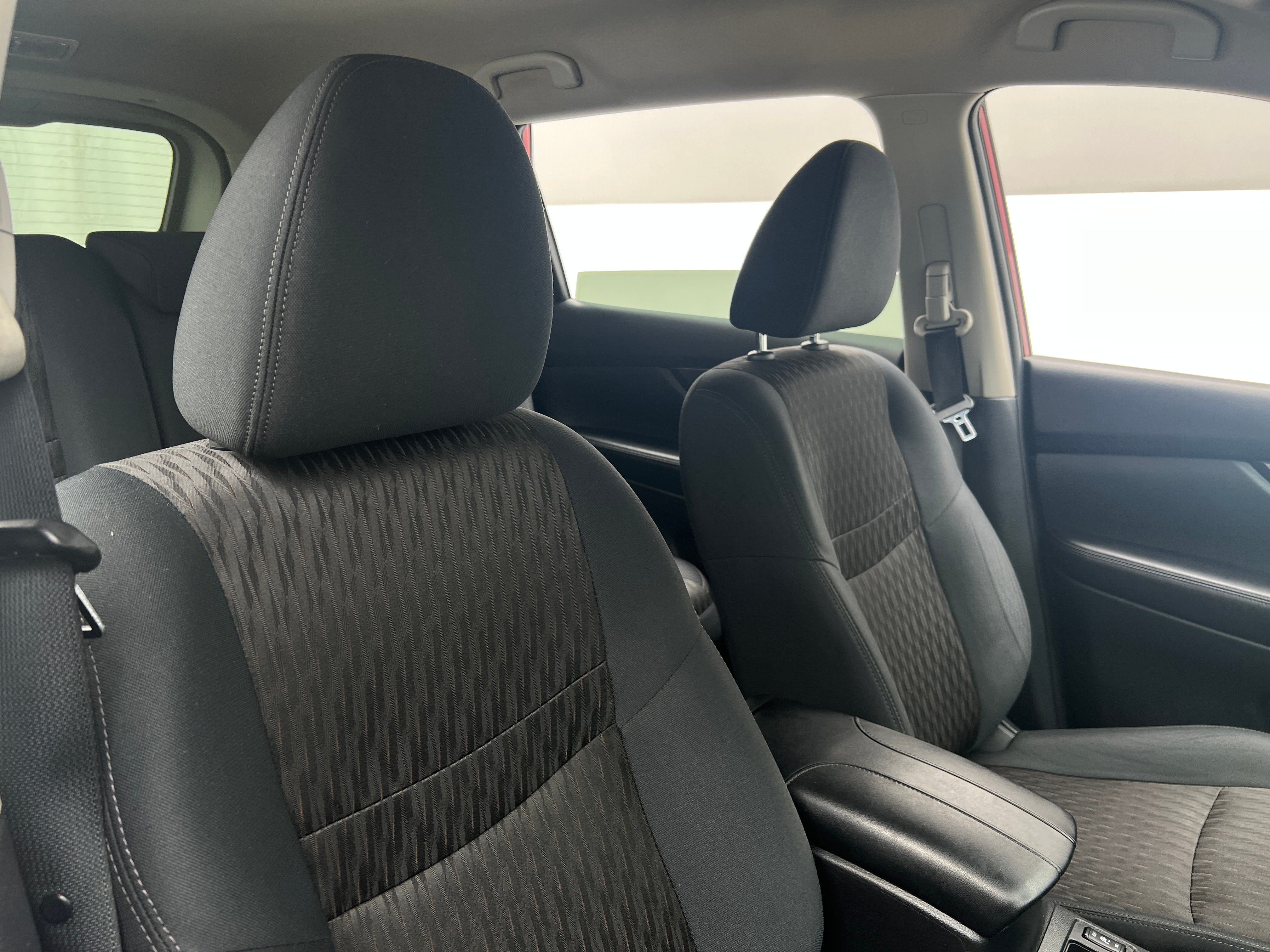2018 Nissan Rogue SV 2
