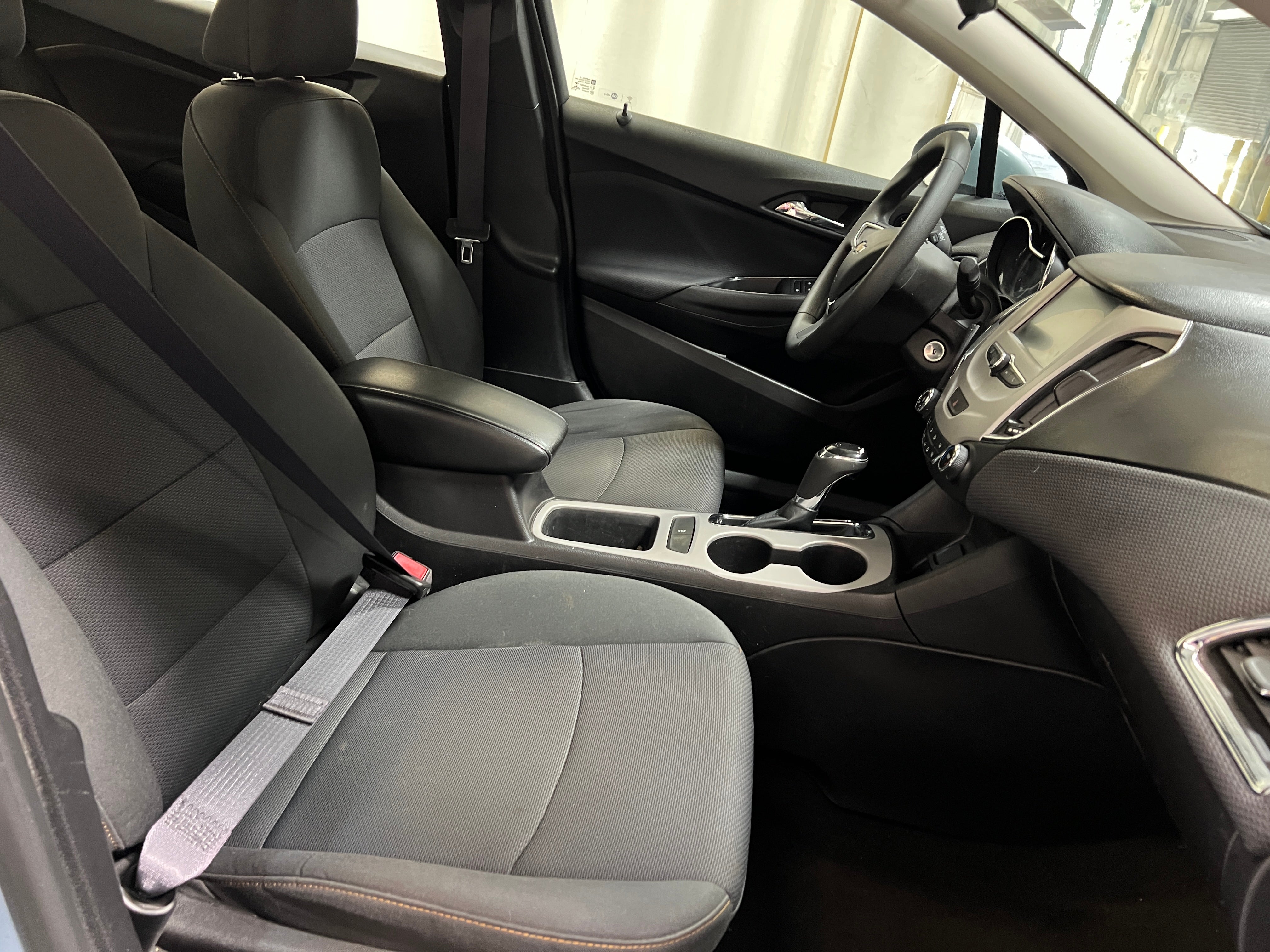2017 Chevrolet Cruze LS 2