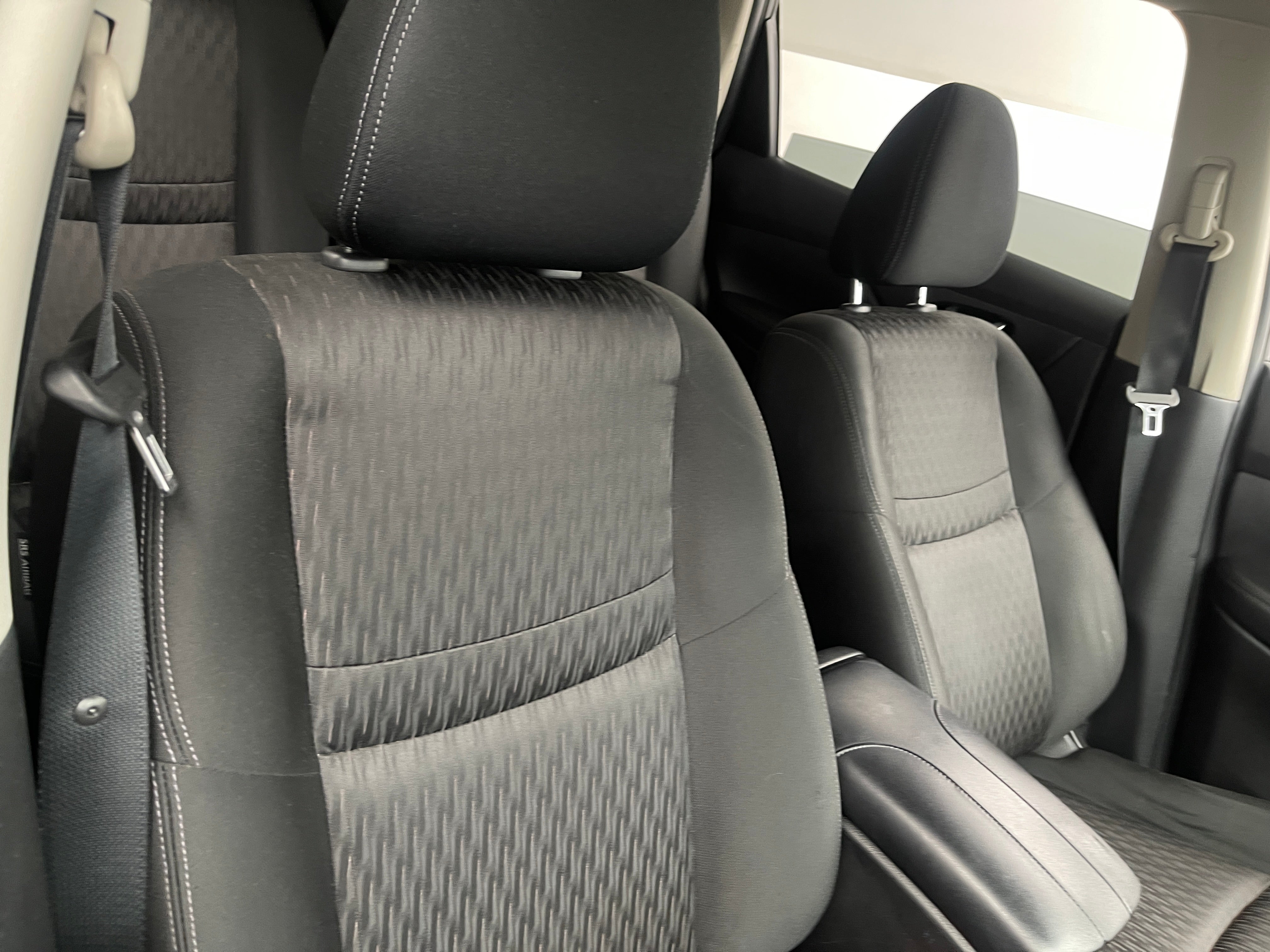 2019 Nissan Rogue SV 2